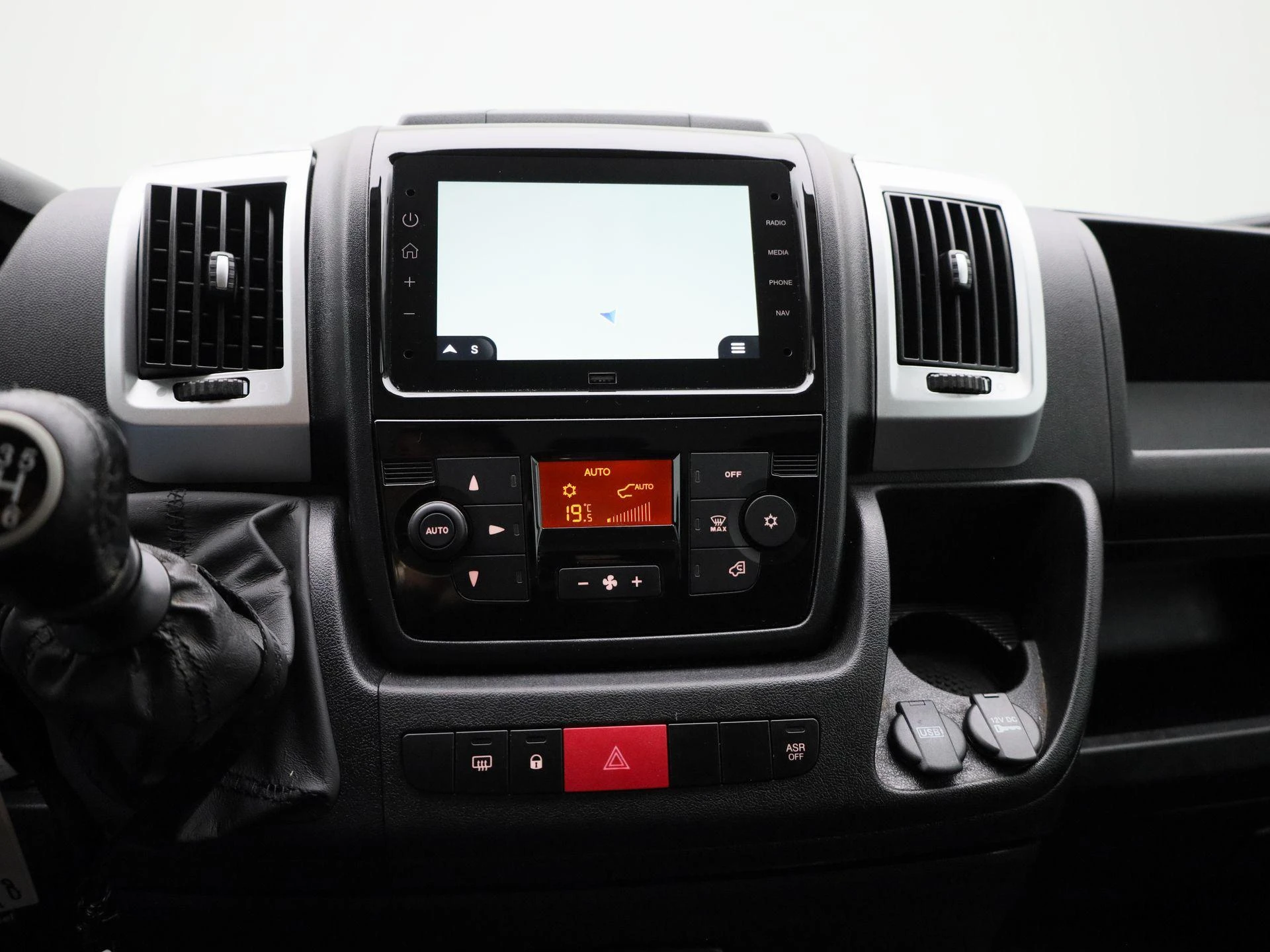 Opel-Movano-image-8