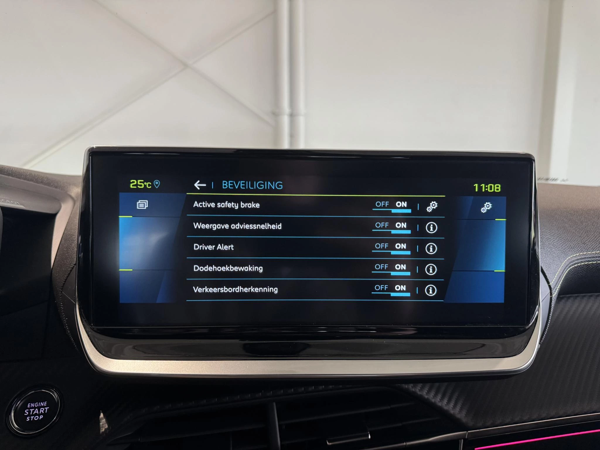 Peugeot-e-208-image-25