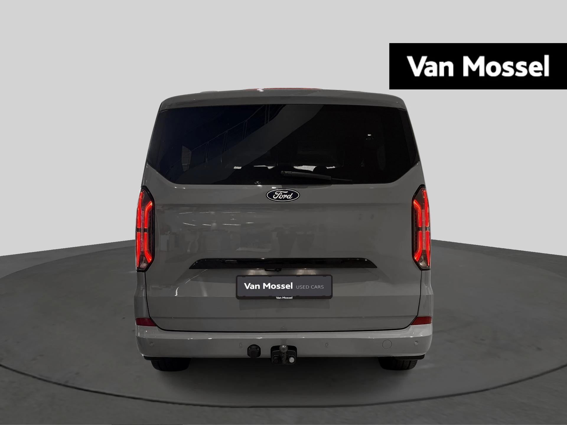Ford-Tourneo Custom-image-2
