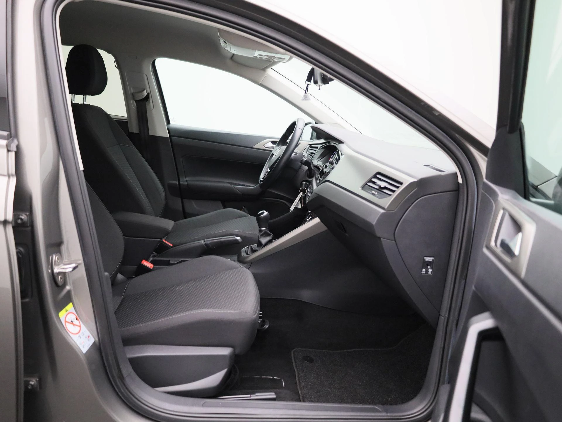 Volkswagen-Polo-image-32