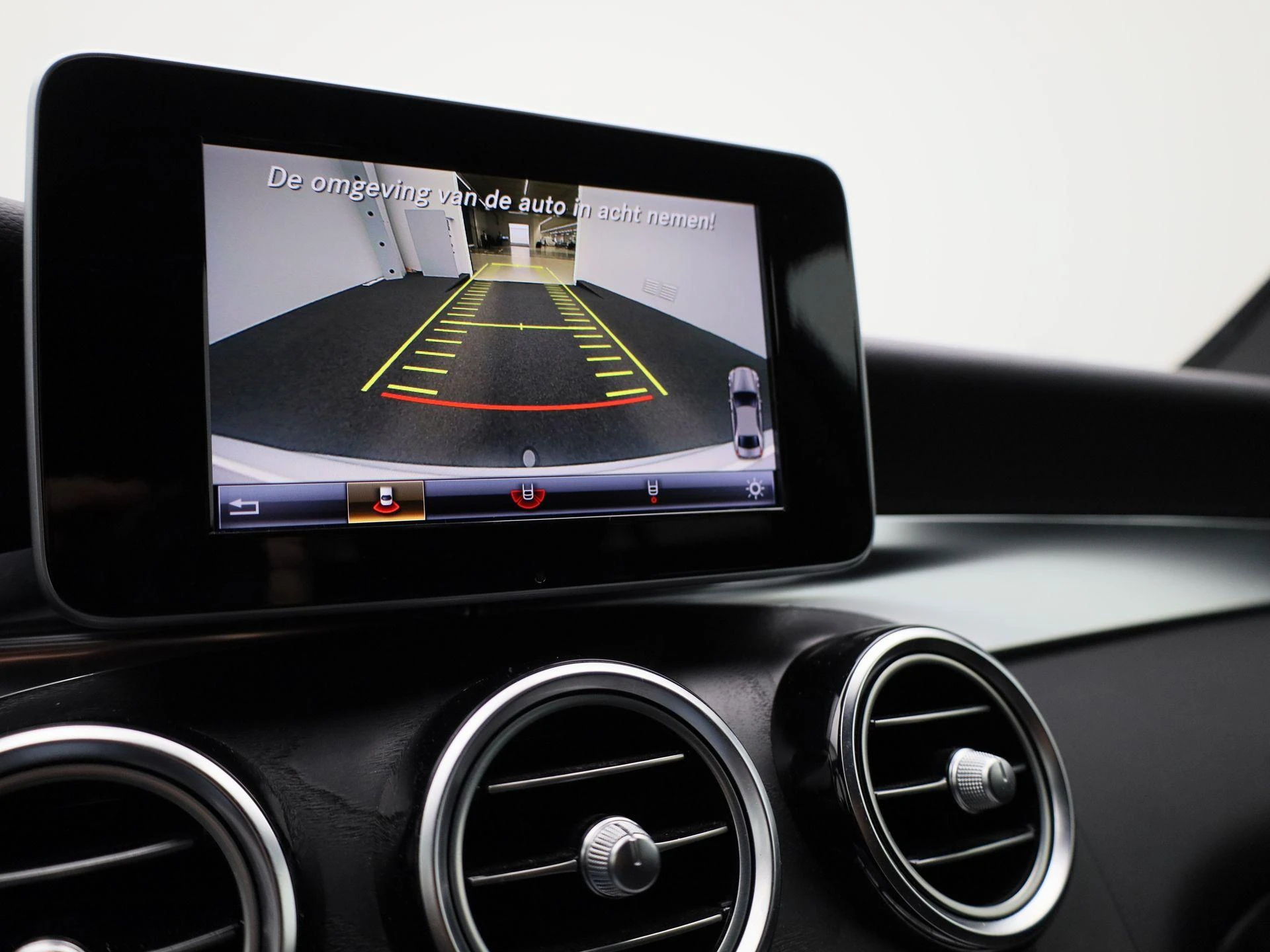 Mercedes-Benz-GLC-image-30