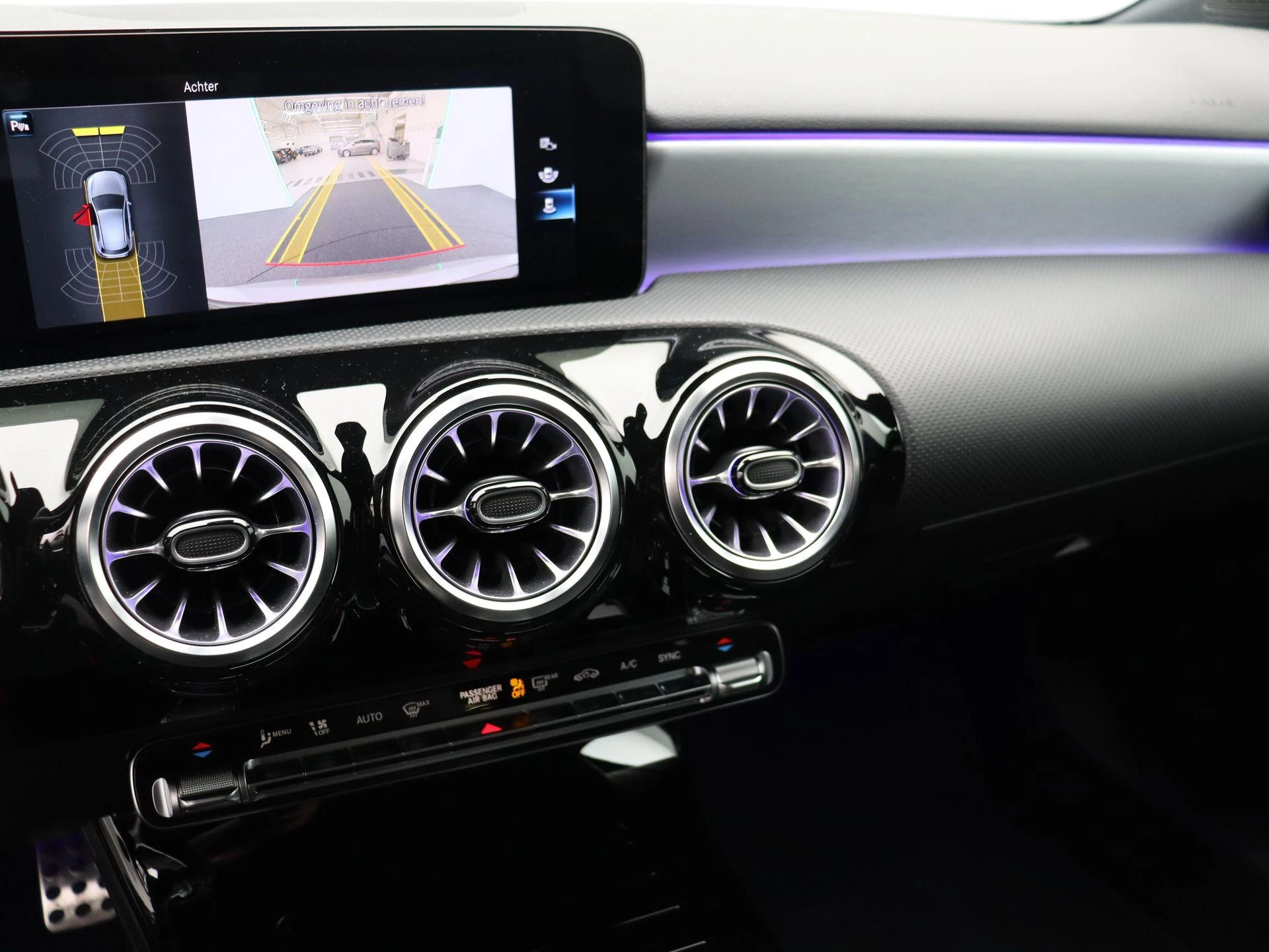 Mercedes-Benz A-Klasse 180 + AMG LINE + LED + CAMERA +