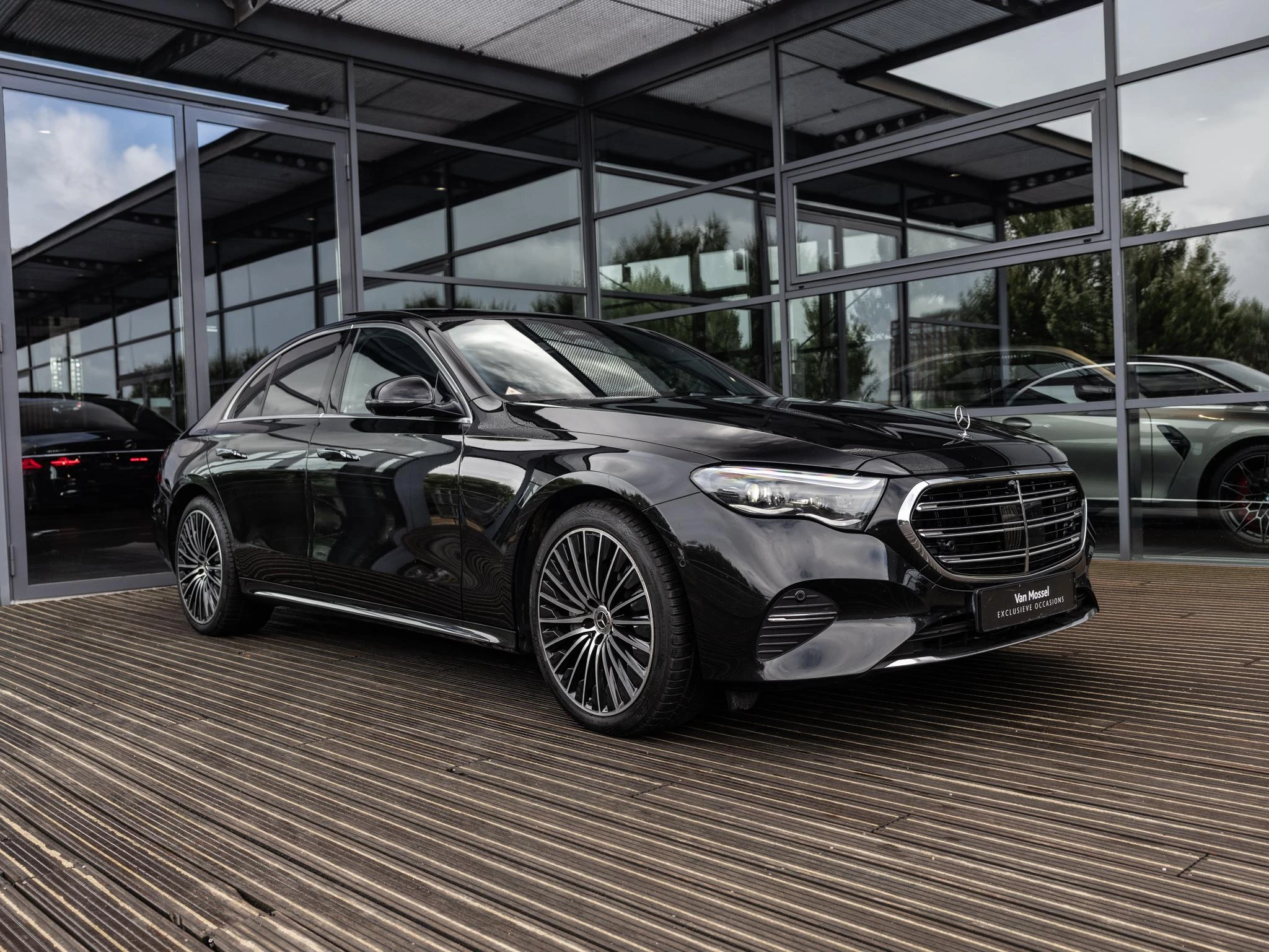 Mercedes-Benz-E-Klasse-image-2
