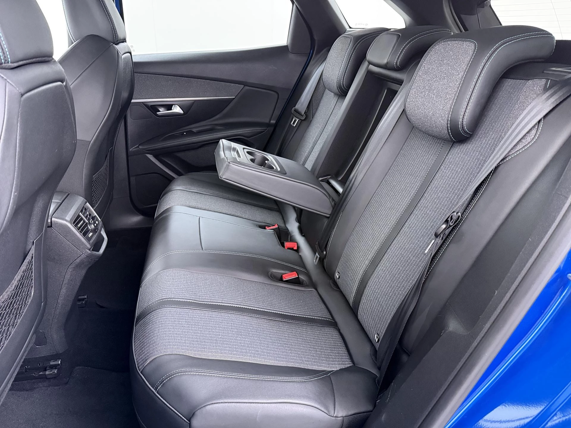 Peugeot 3008 1.6 HYbrid 225 Blue Lease Allure