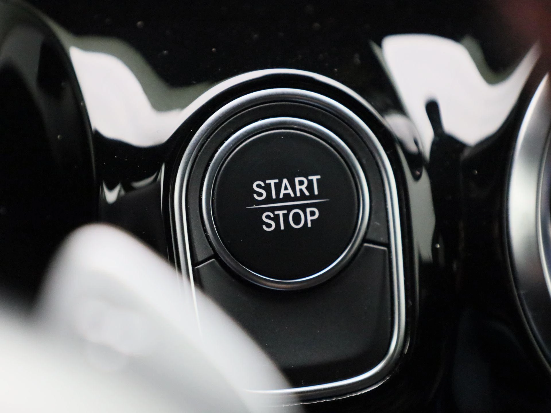 Mercedes-Benz-EQA-image-28