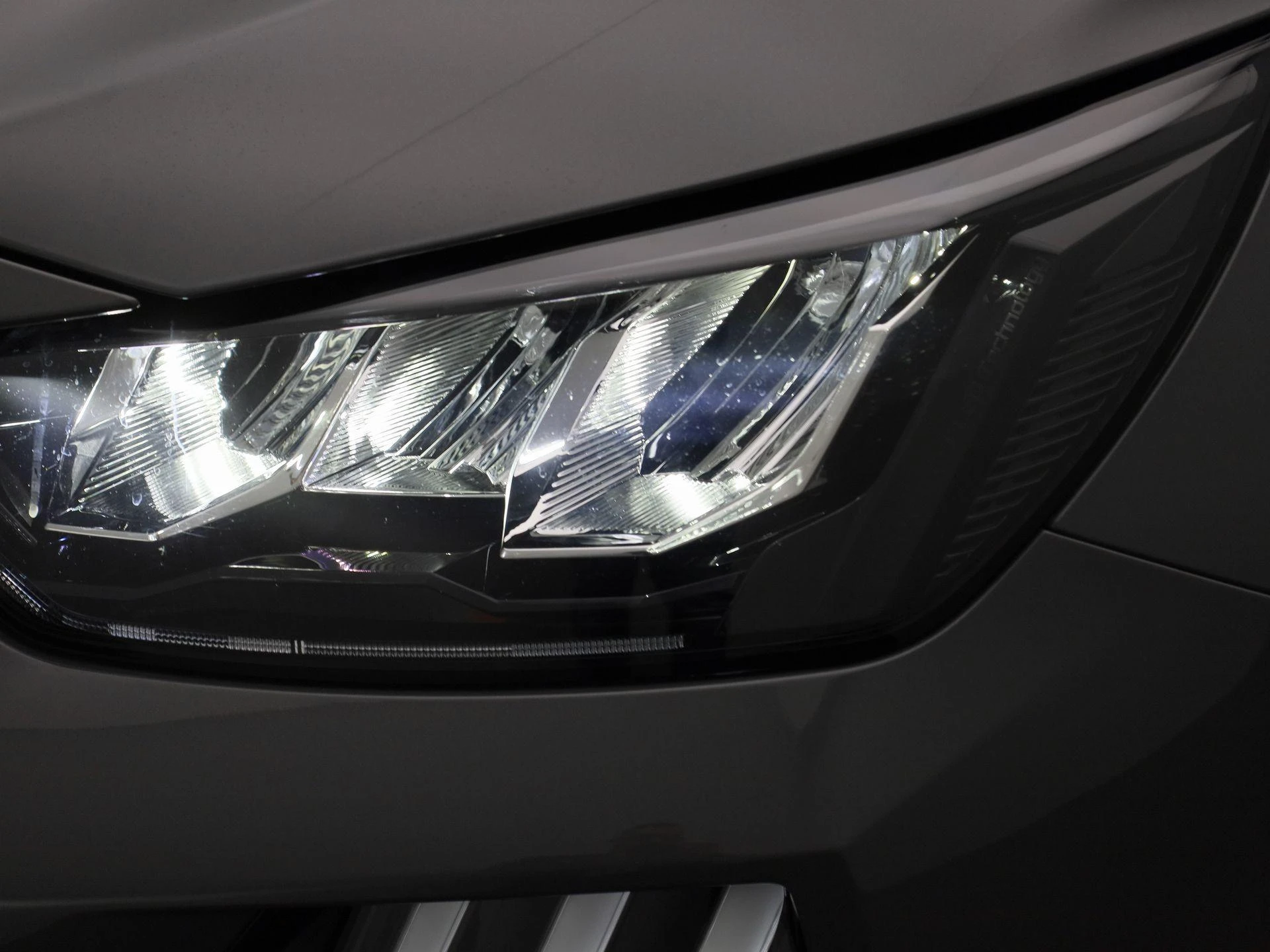 Peugeot 208 - 13