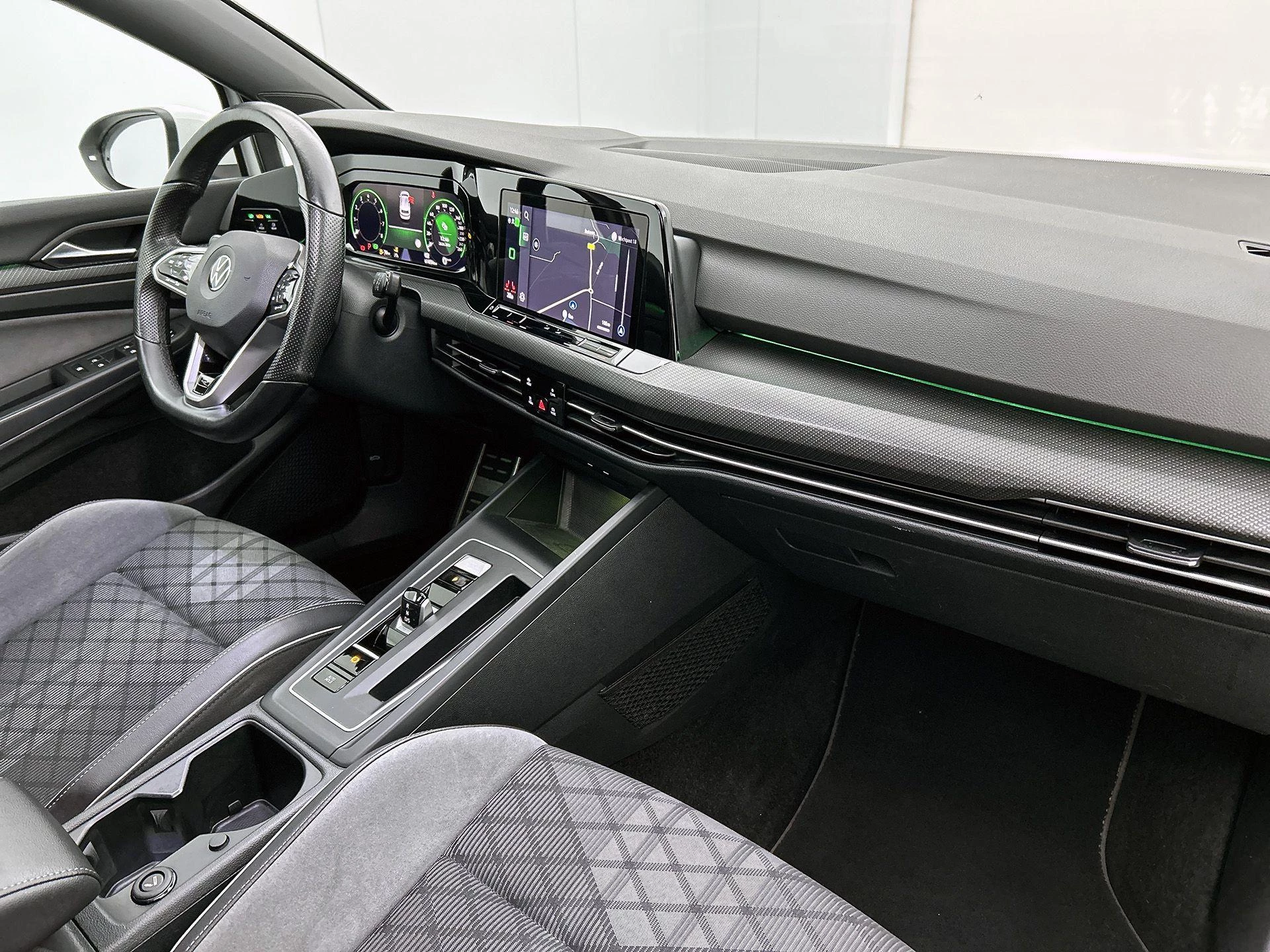 Volkswagen-Golf-image-22