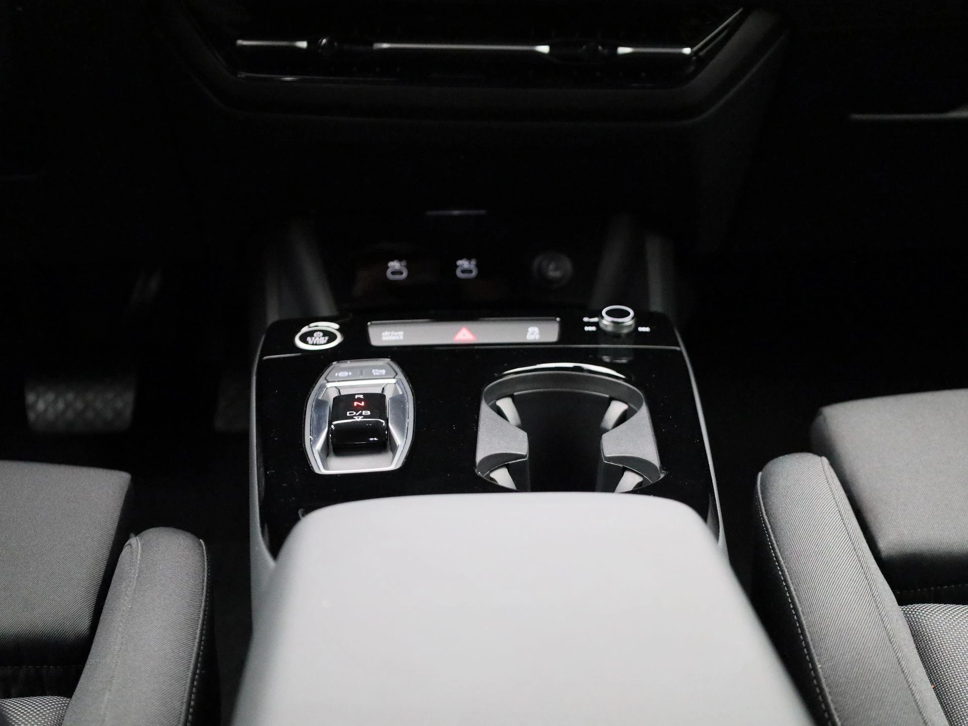 Audi-Q6 e-tron-image-9