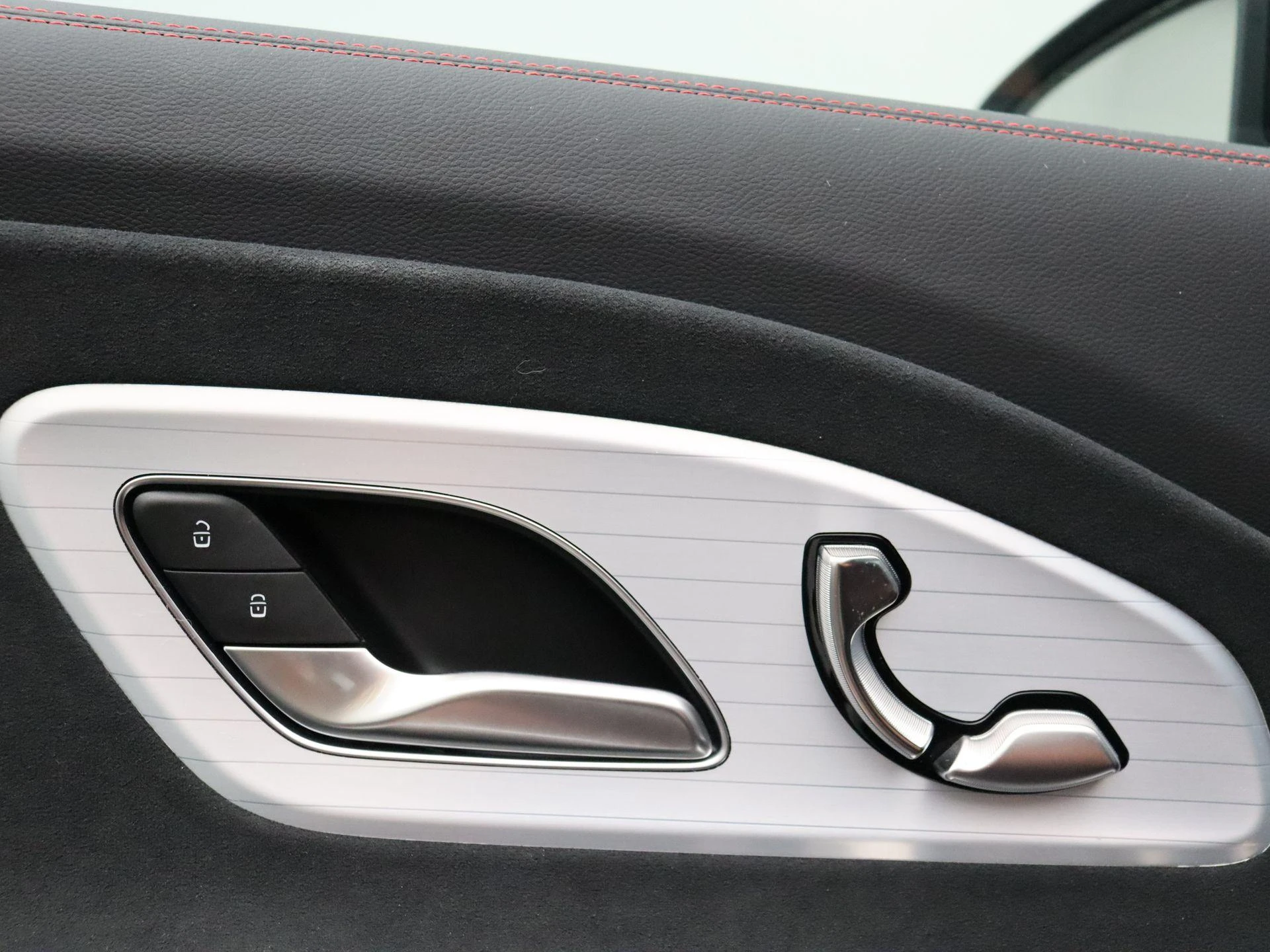 Mercedes-Benz-CLA-image-8