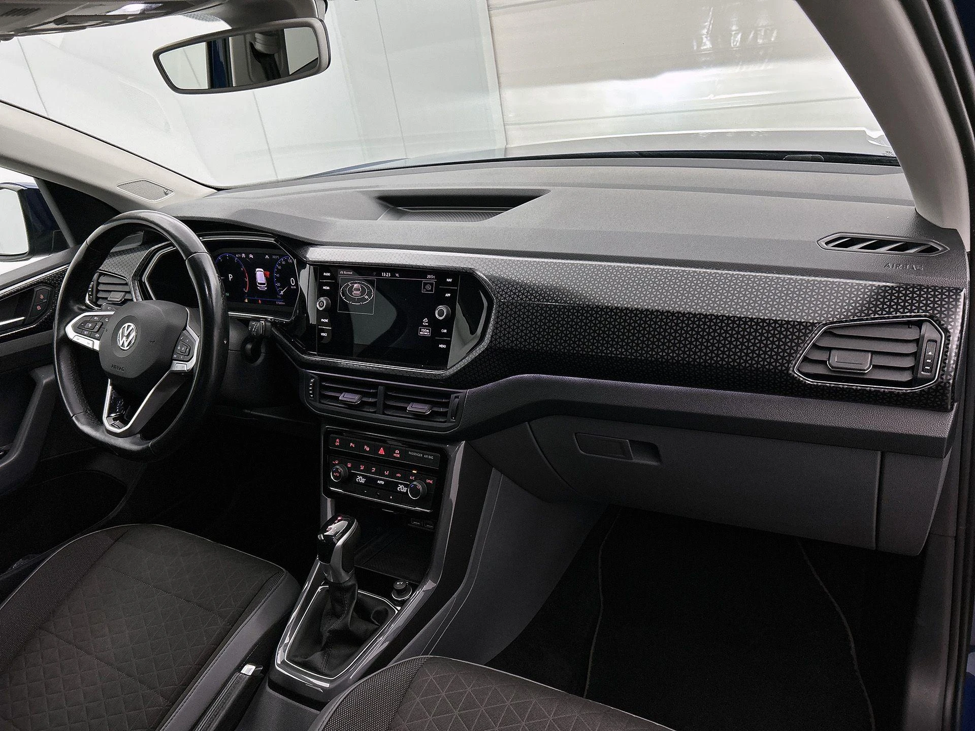 Volkswagen-T-Cross-image-16