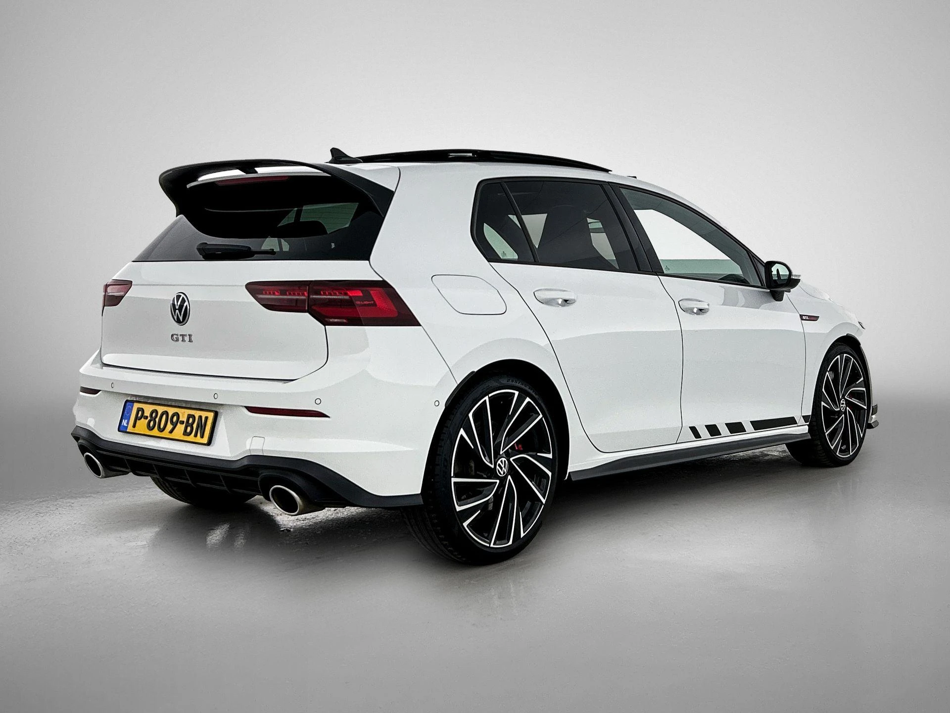 Volkswagen-Golf-image-3