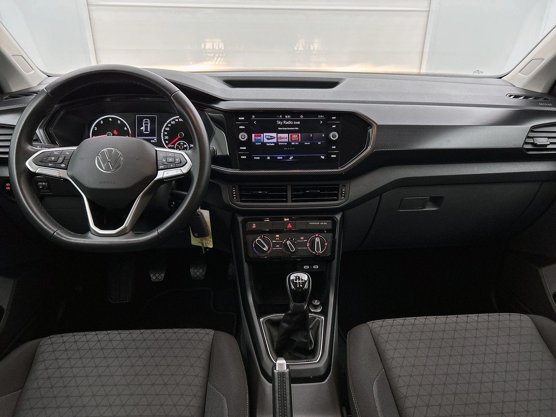 Volkswagen-T-Cross-image-15