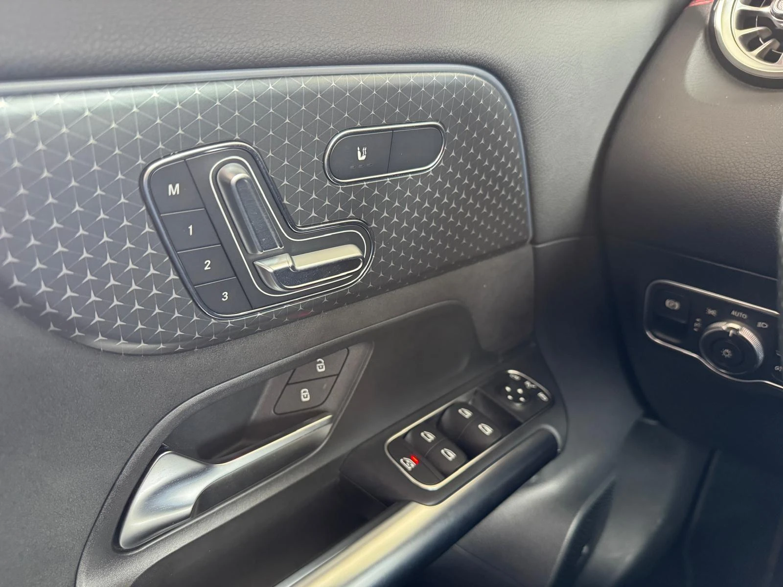 Mercedes-Benz-EQA-image-11