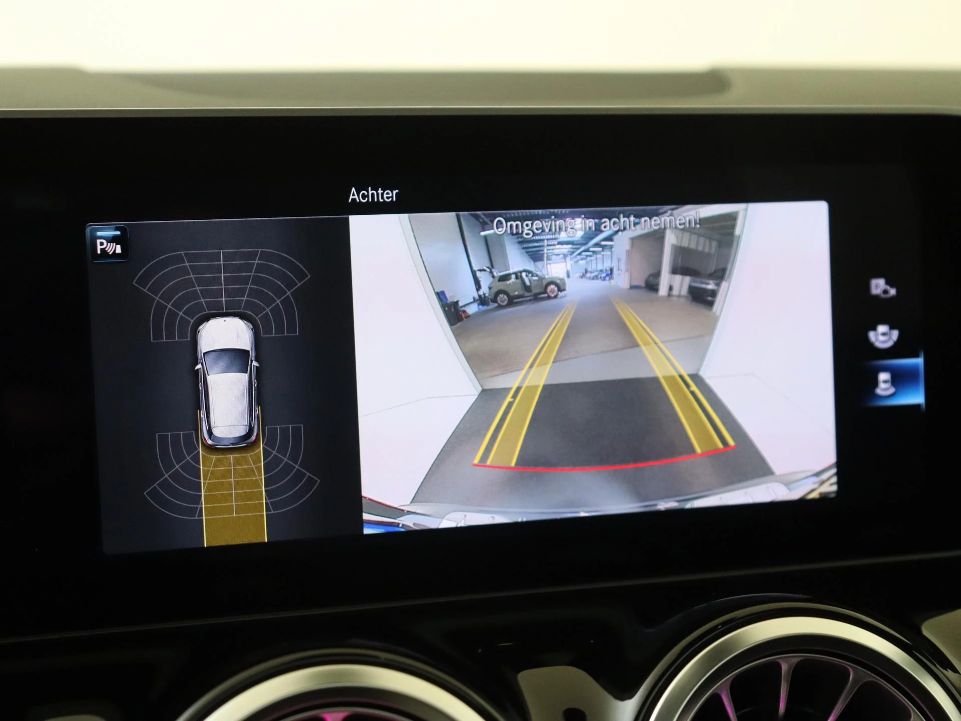 Mercedes-Benz-GLA-image-18