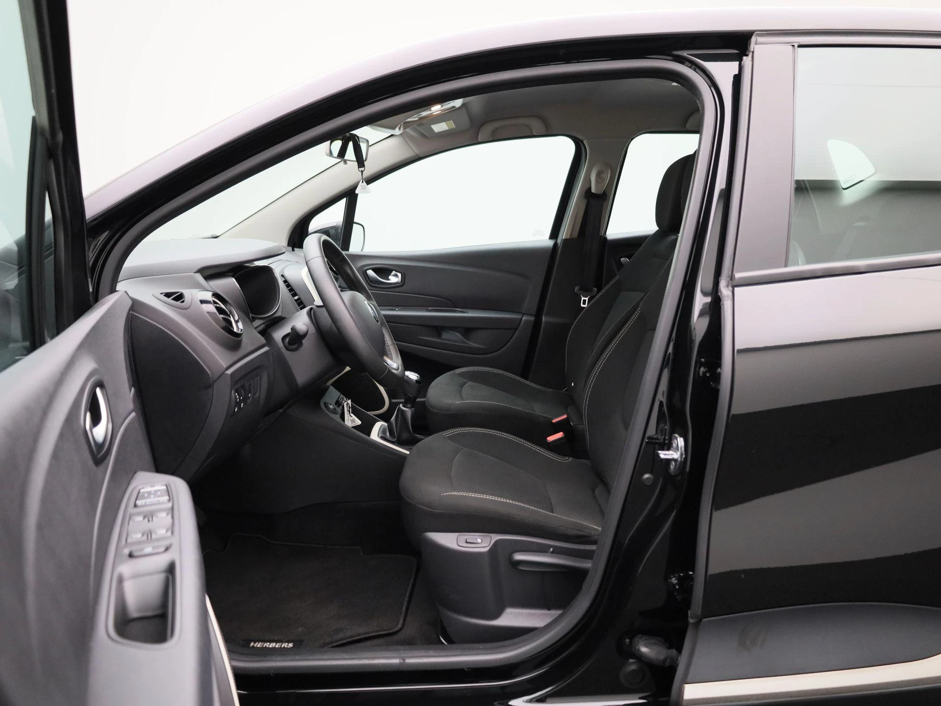 Renault-Captur-image-8