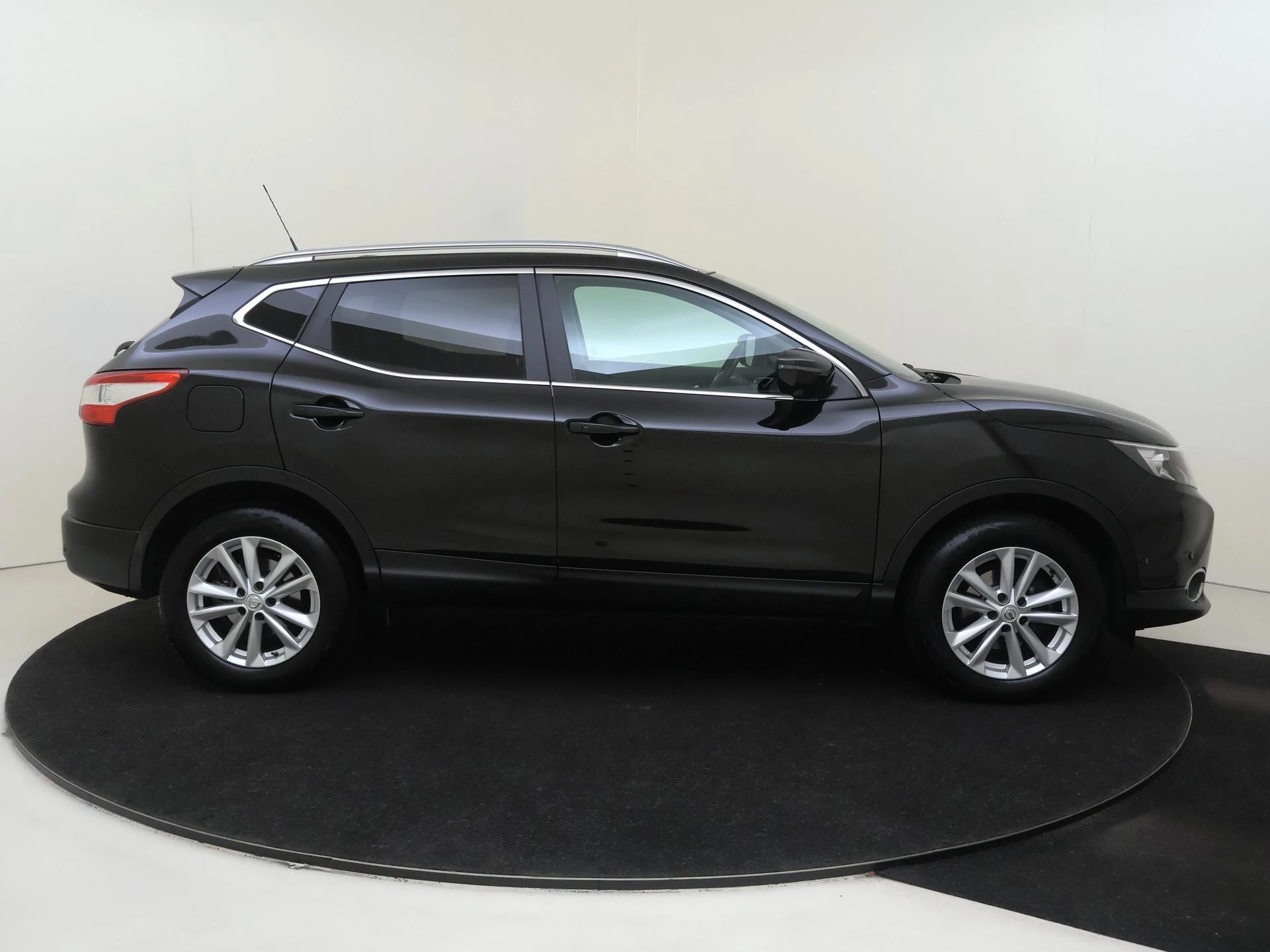 Nissan-QASHQAI-image-8