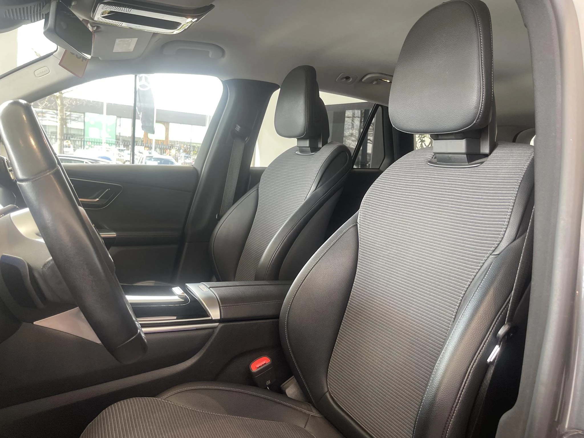 Mercedes-Benz GLC 200 4MATIC Business Line + CARPLAY + LED + CAMERA +