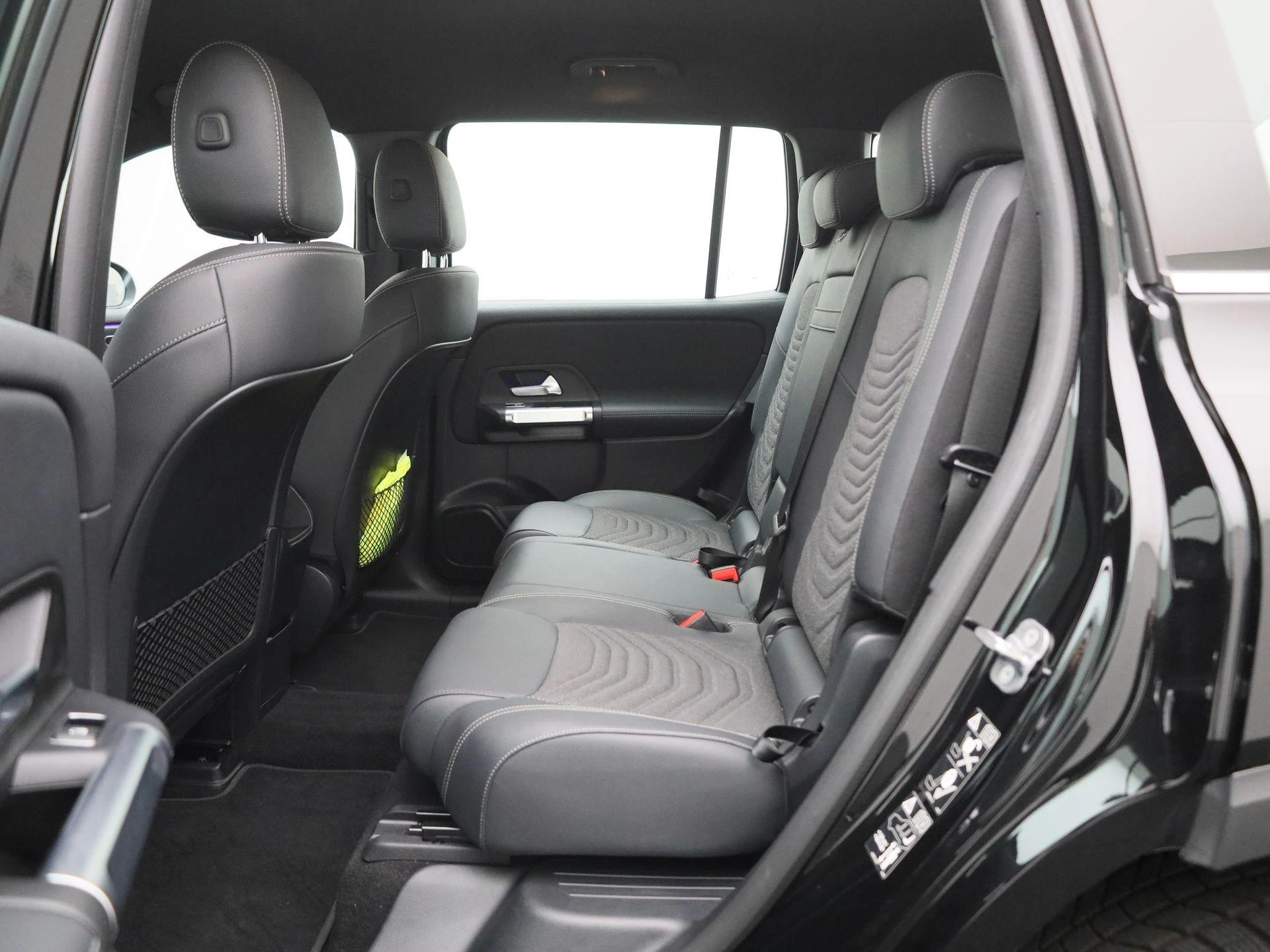 Mercedes-Benz-EQB-image-11