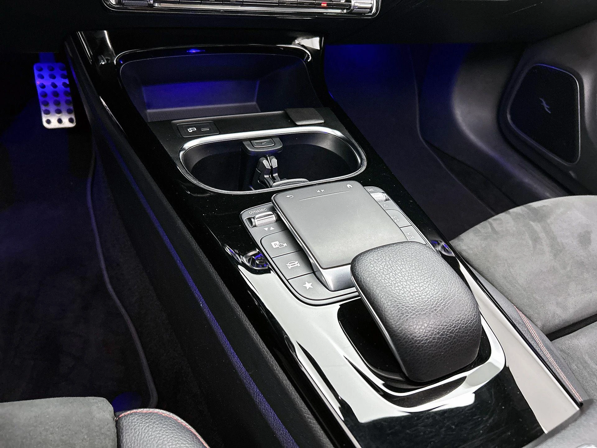 Mercedes-Benz-CLA-image-23