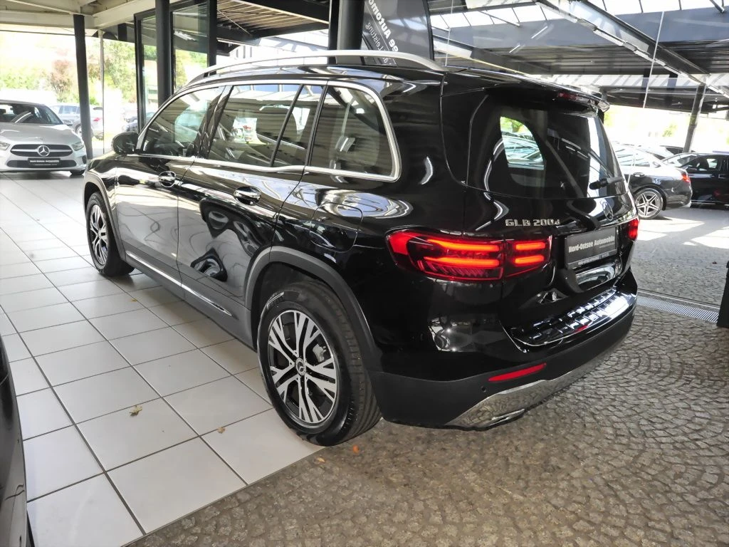 Mercedes-Benz-GLB 200 d-image-5