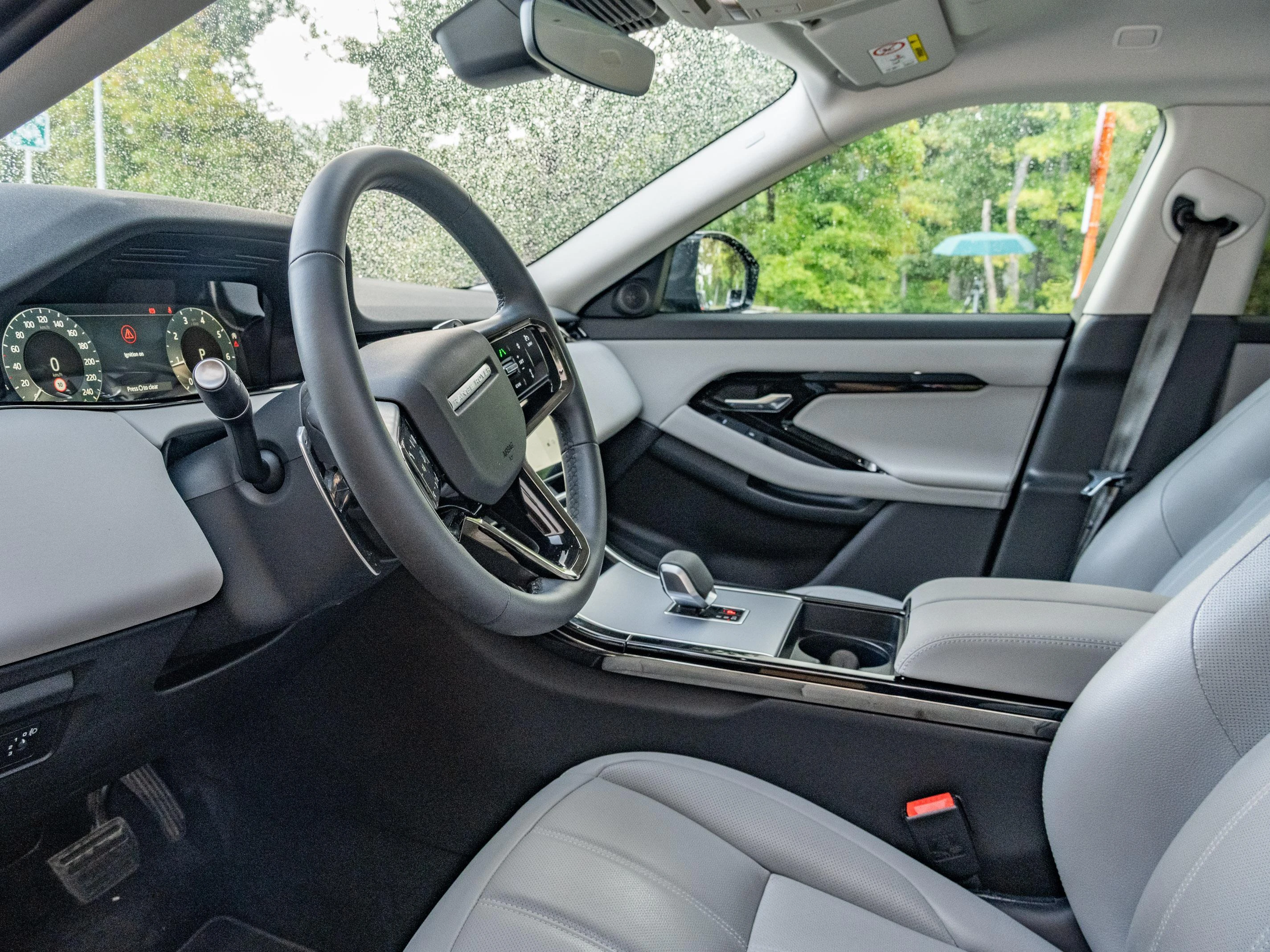 Land Rover-Range Rover Evoque-image-7