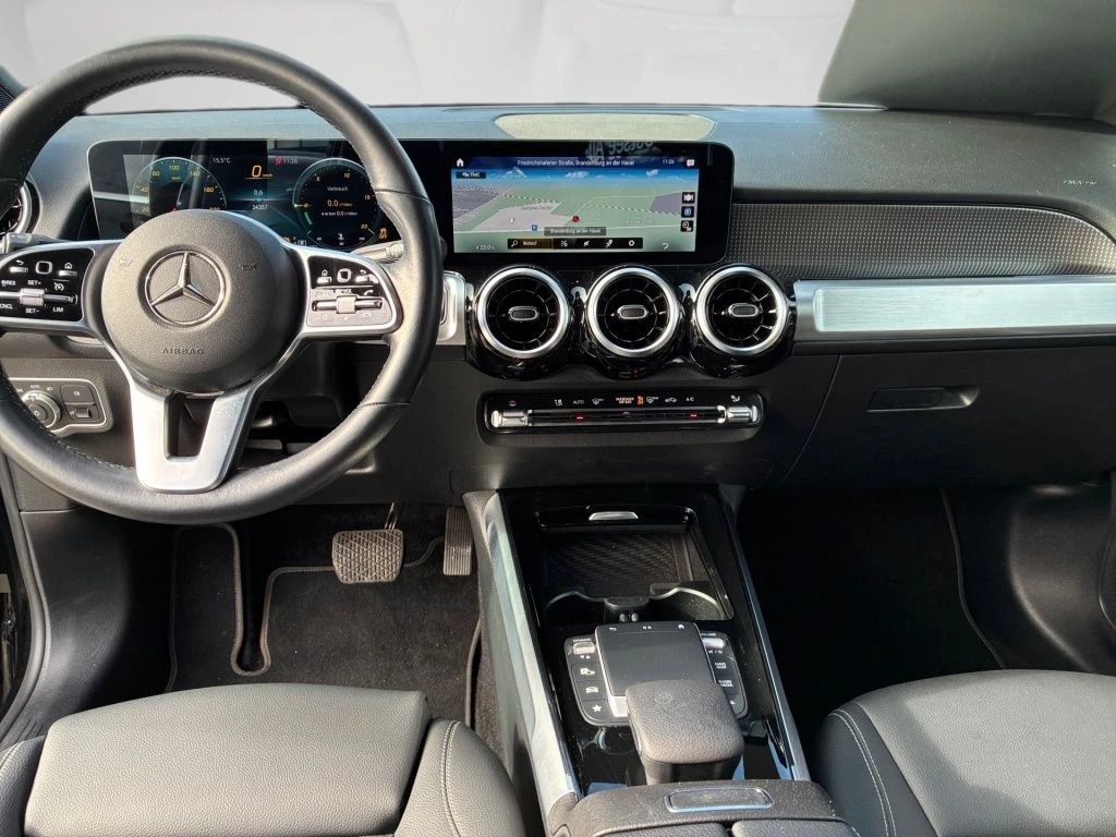 Mercedes-Benz-GLB 180-image-11