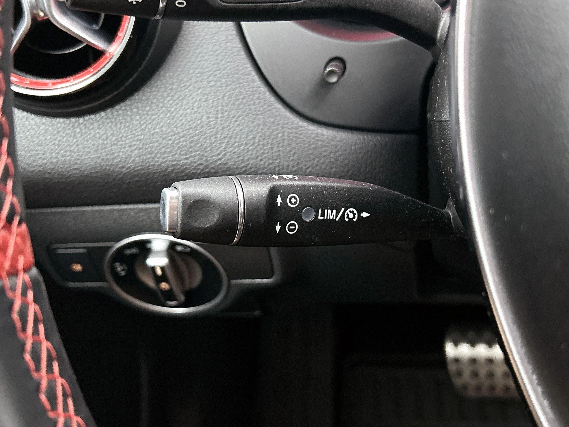 Mercedes-Benz-GLA-image-5