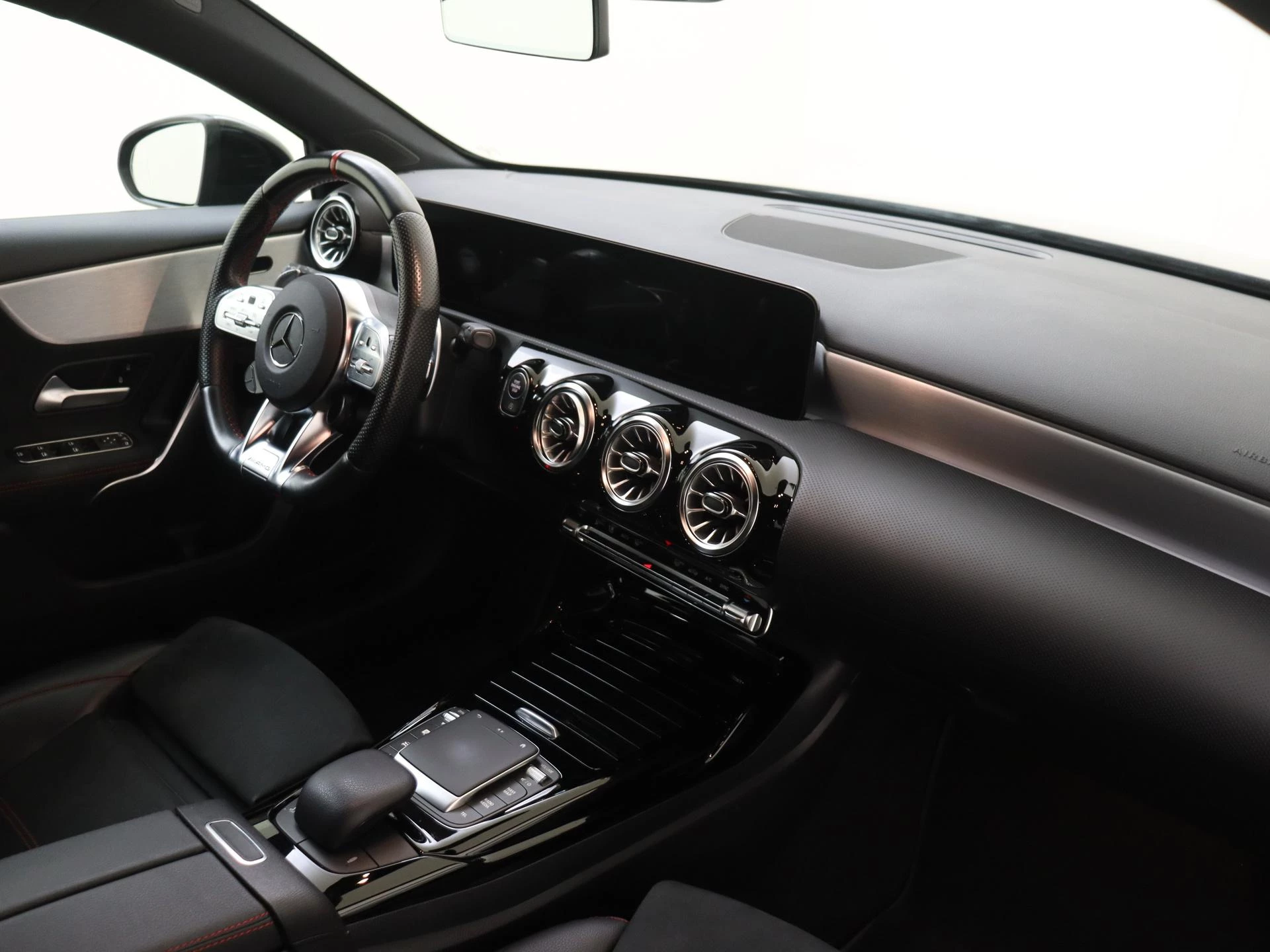 Mercedes-Benz-A-Klasse-image-12