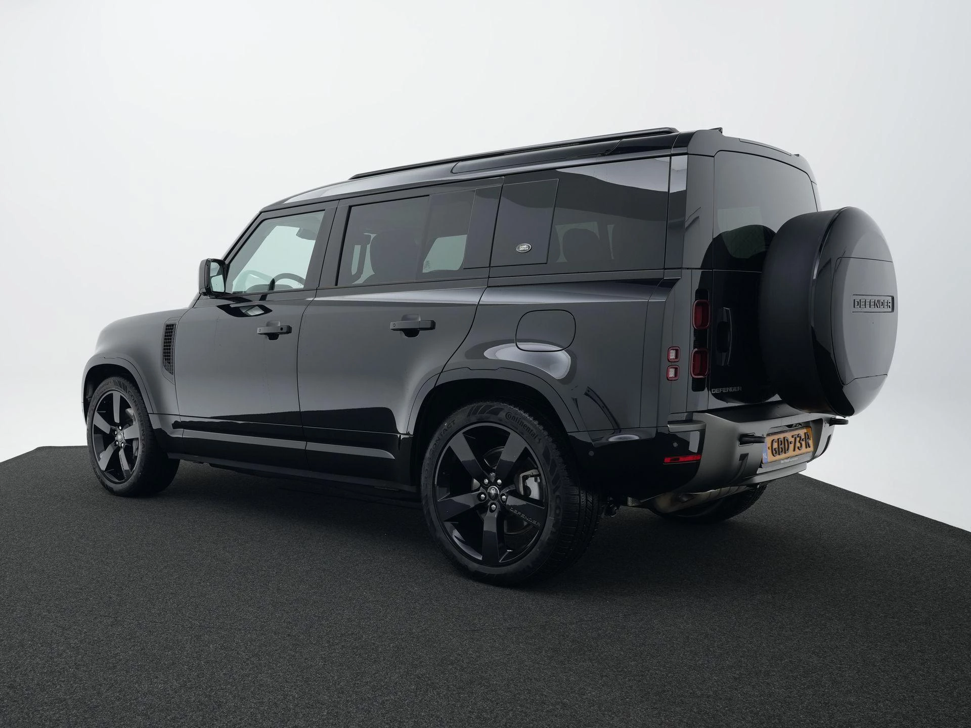 Land Rover-Defender-image-2