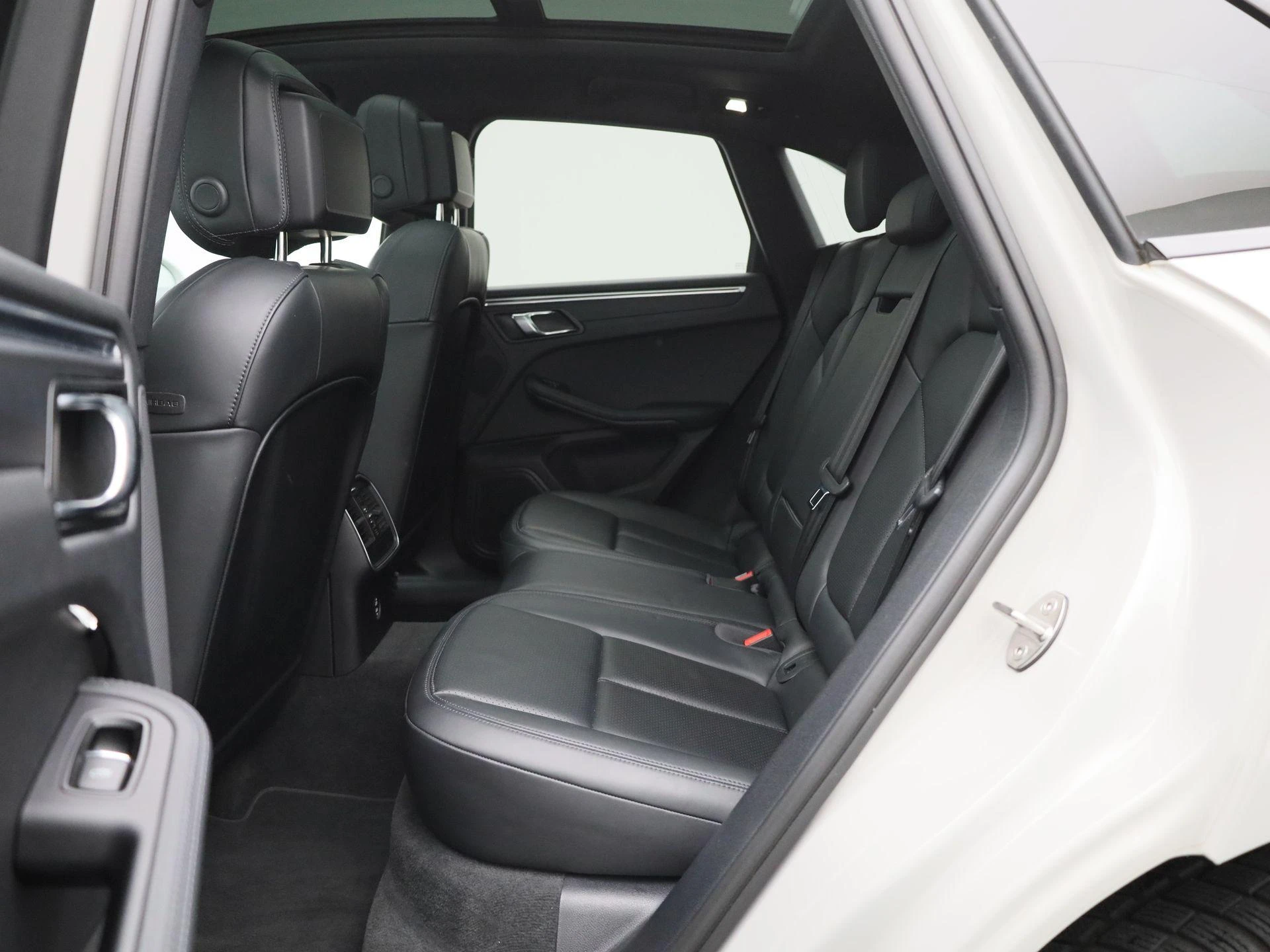 Porsche-Macan-image-11