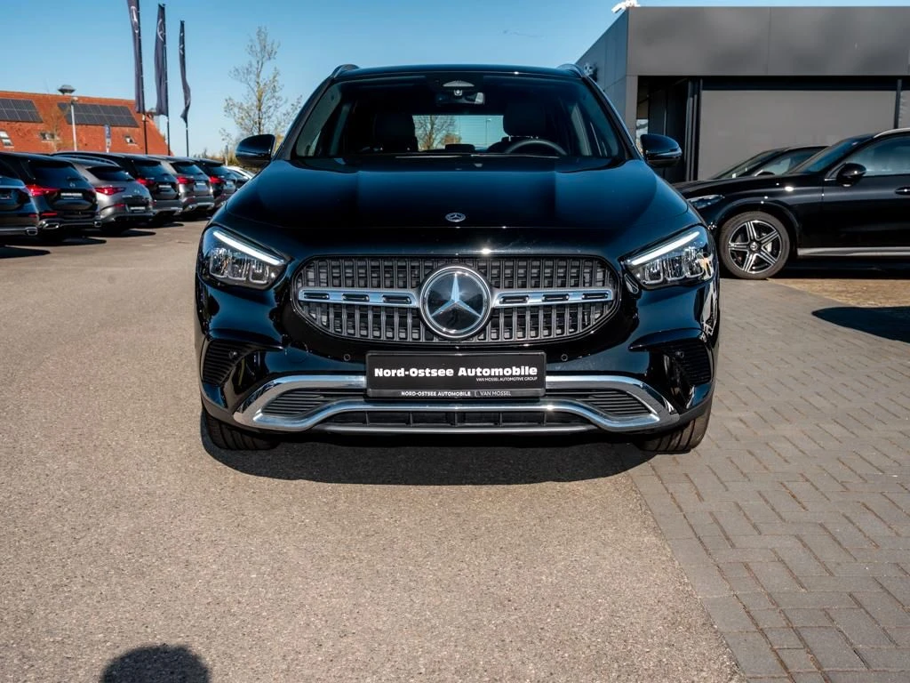 Mercedes-Benz-GLA 200 d-image-3