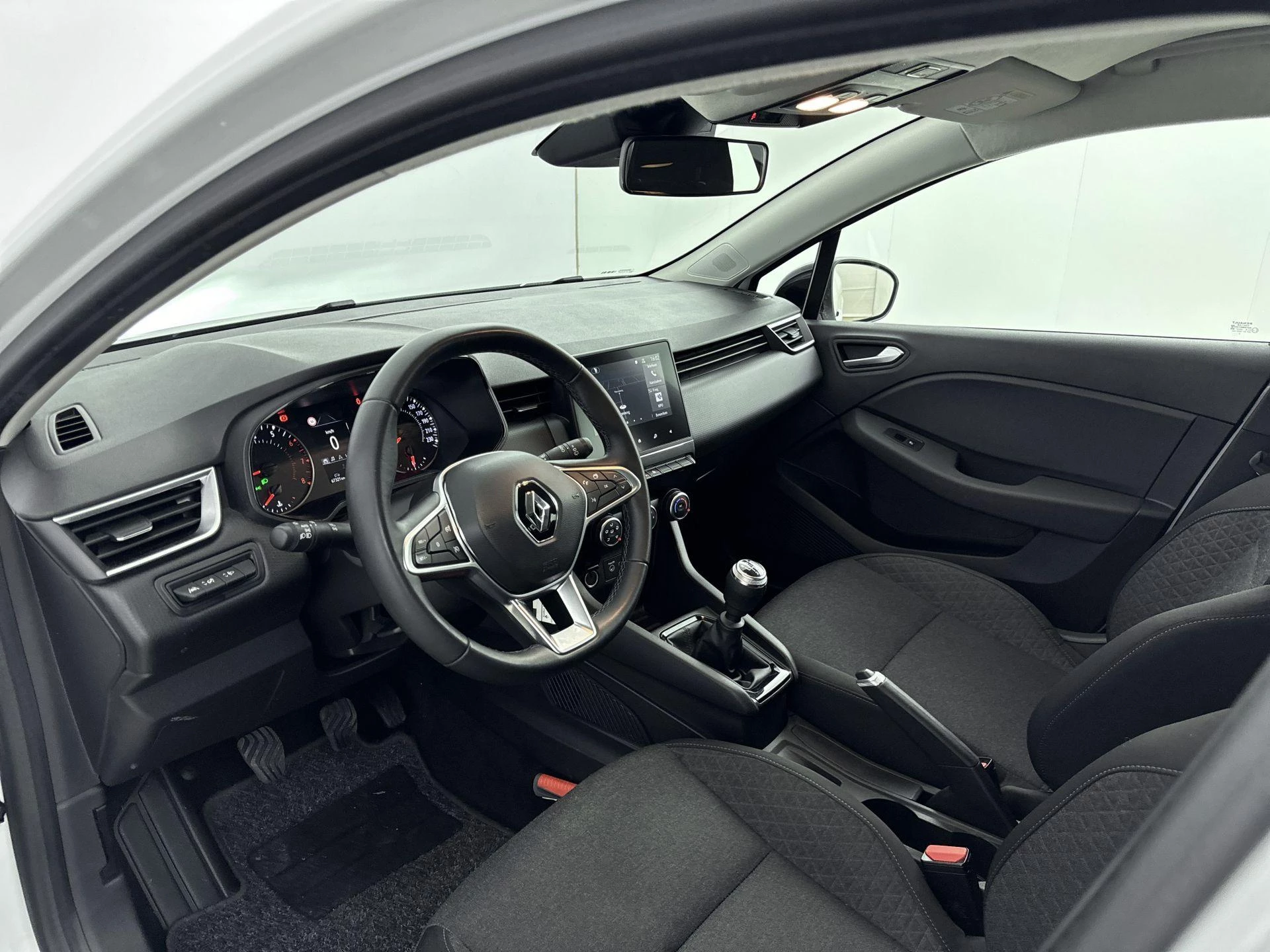 Renault-Clio-image-15