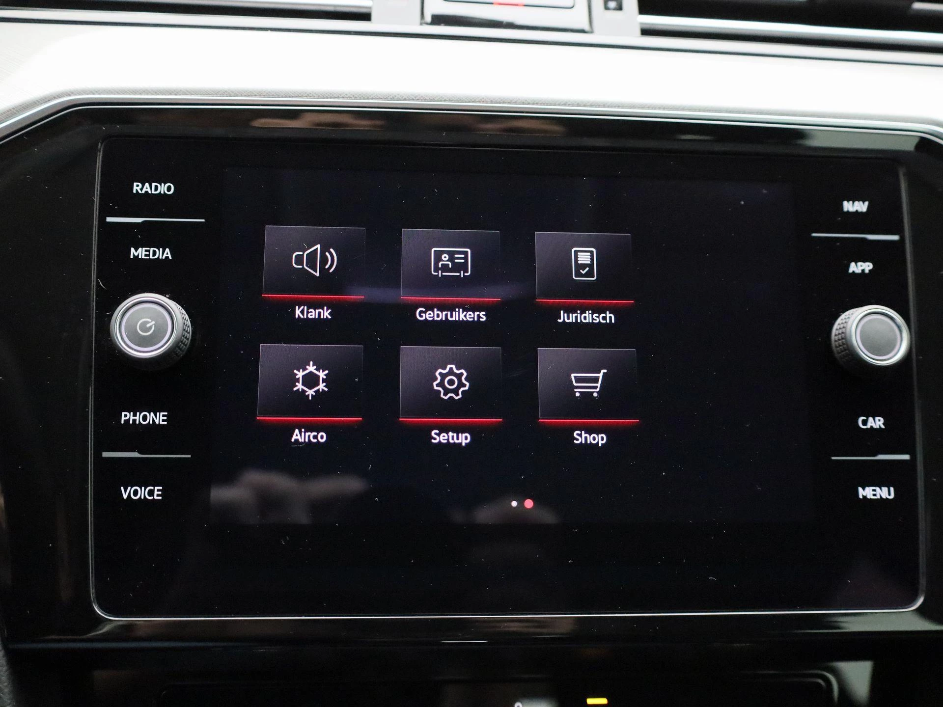 Volkswagen-Passat-image-17
