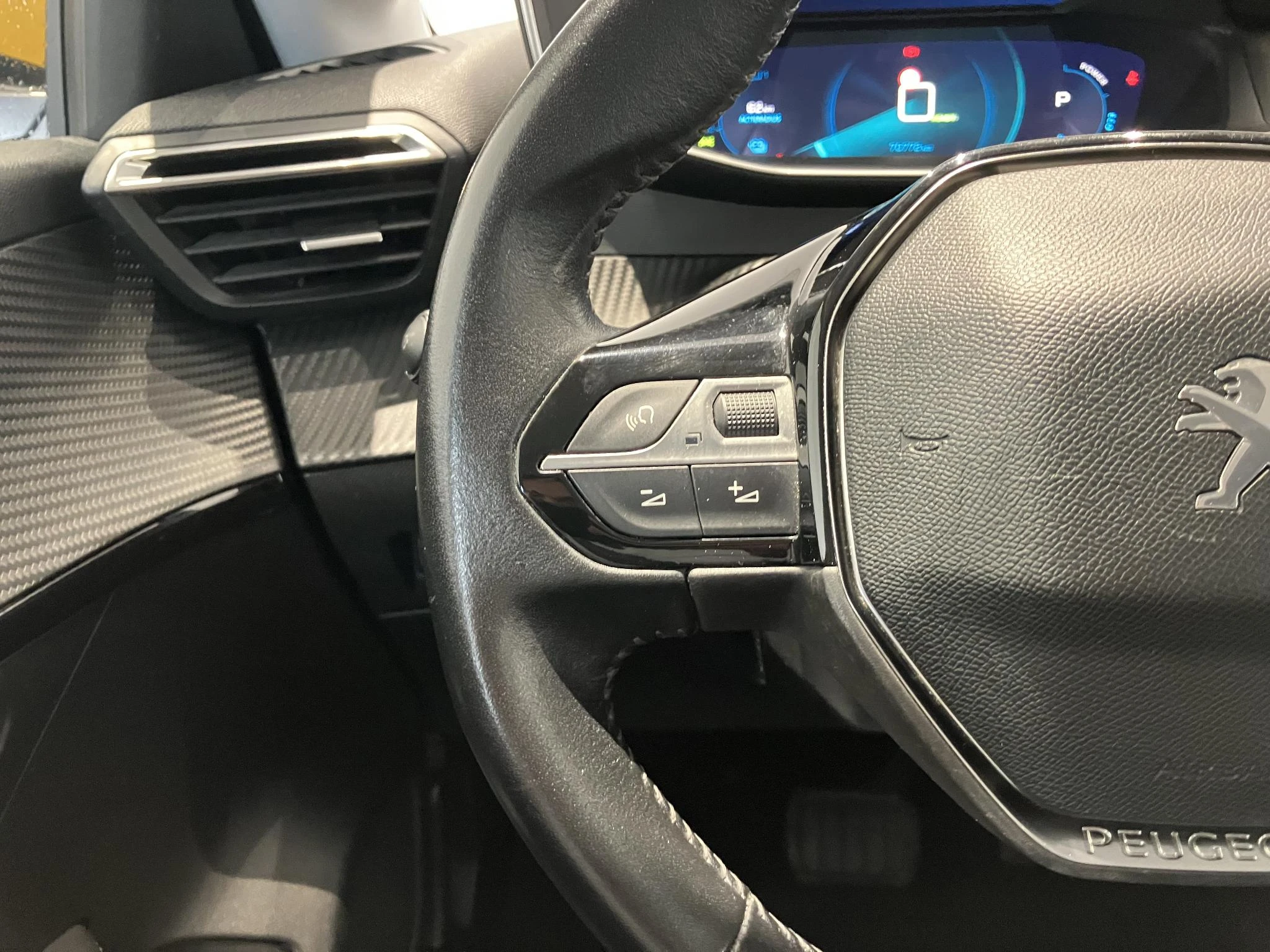 Peugeot-e-208-image-16