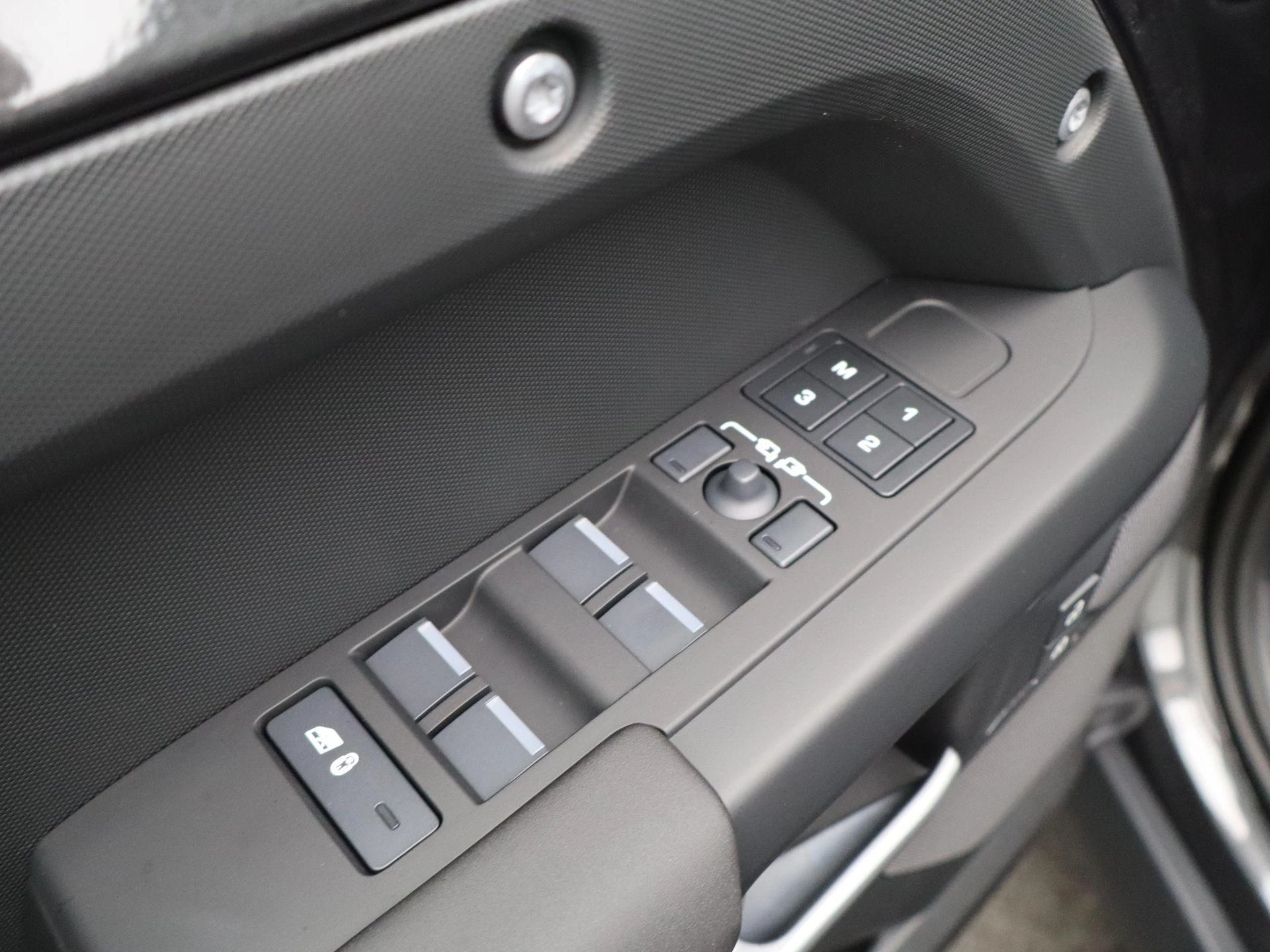 Land Rover-Defender-image-30