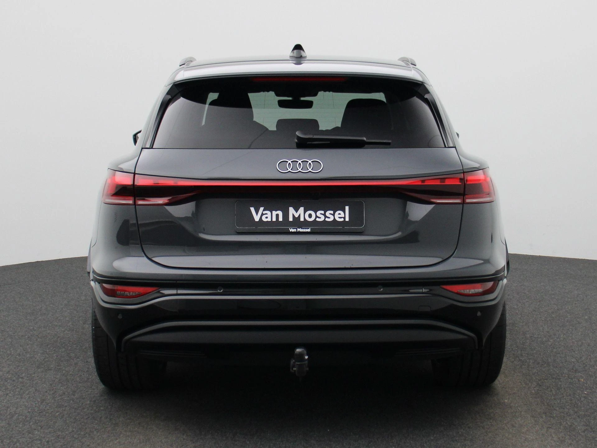 Audi-Q6 e-tron-image-4