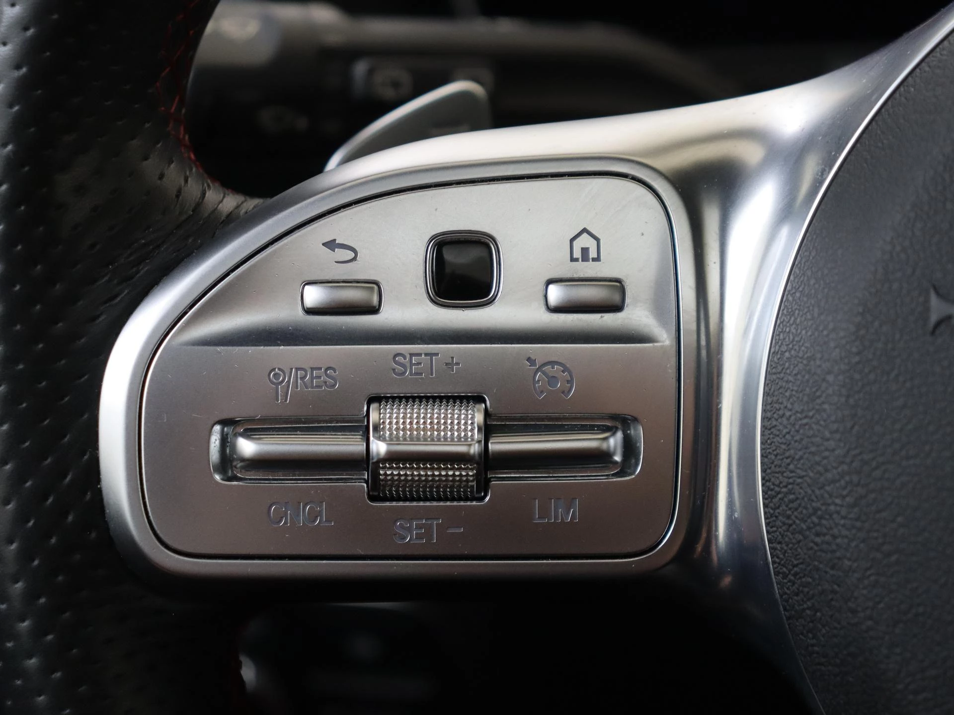 Mercedes-Benz-B-Klasse-image-12
