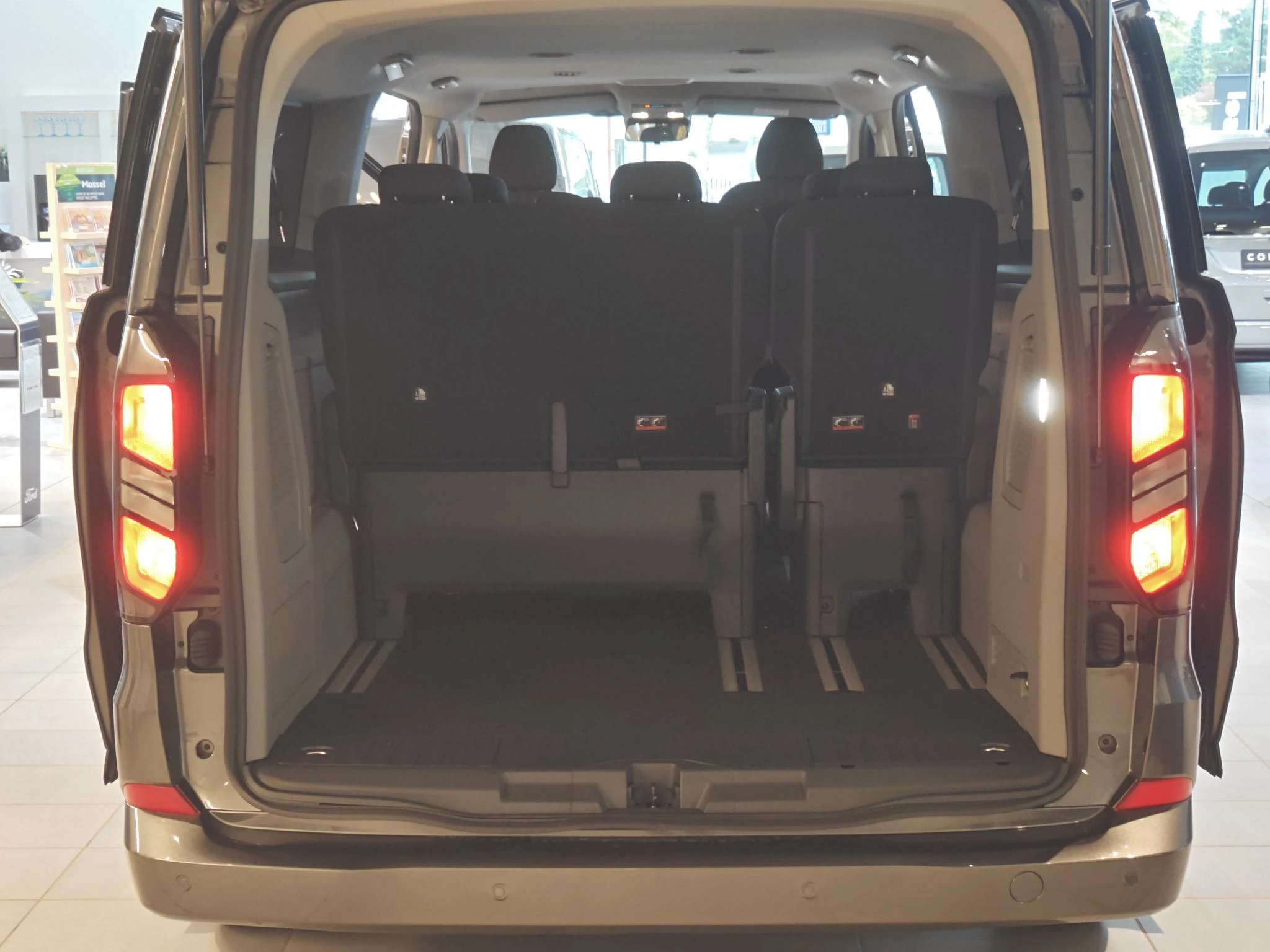 Ford-Tourneo Custom-image-11