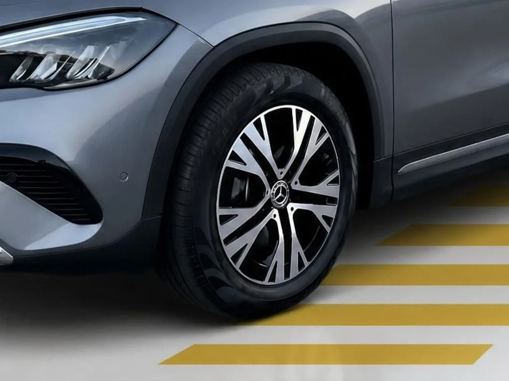 Mercedes-Benz-GLA 200 d-image-5