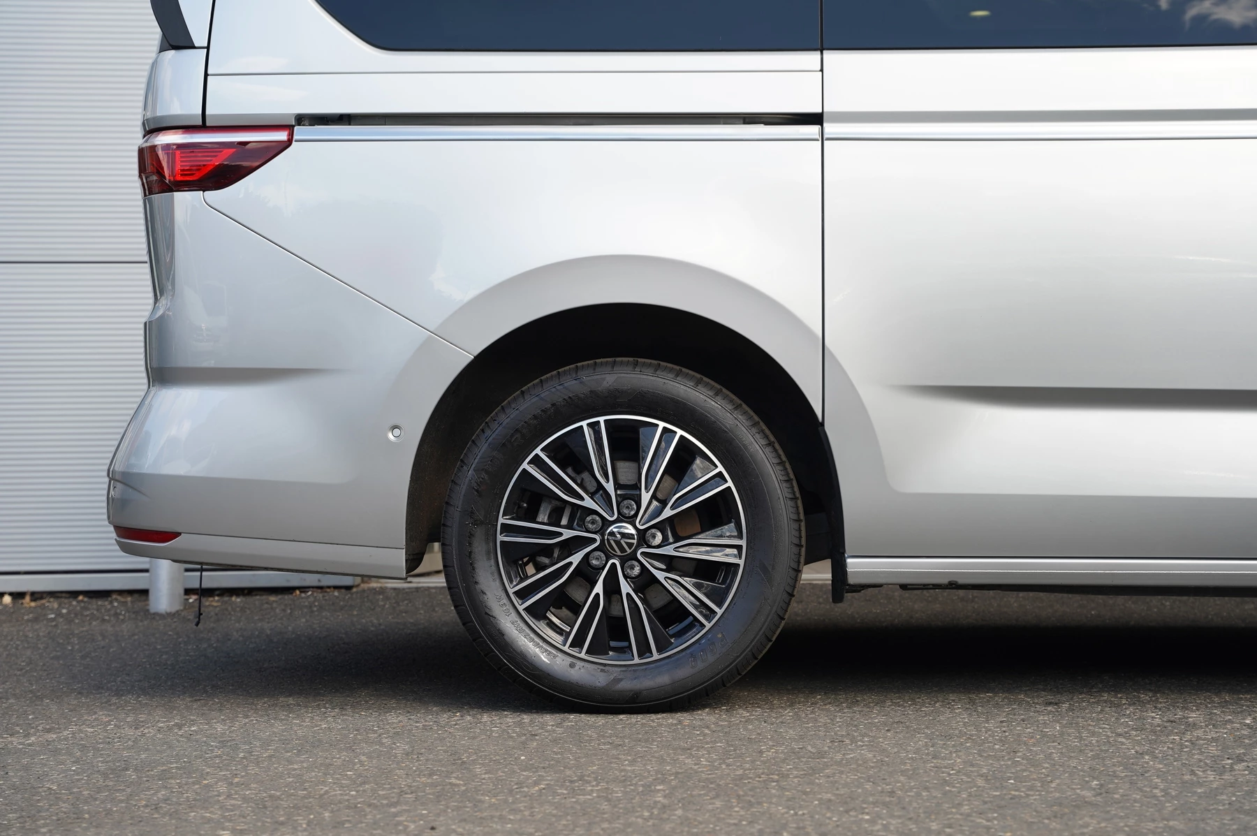 Volkswagen-Multivan-image-30