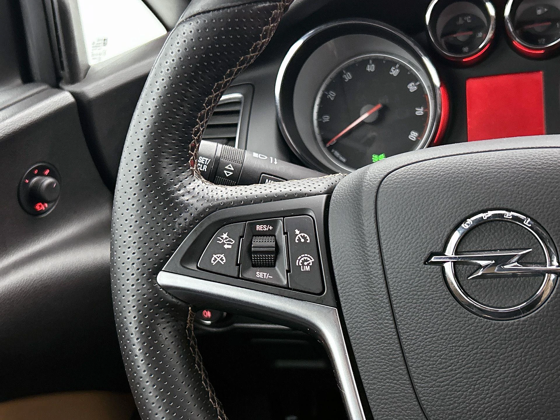 Opel-Cascada-image-5