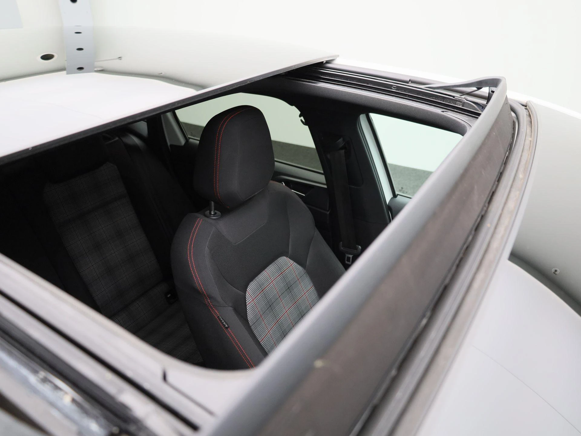 Volkswagen-Polo-image-43