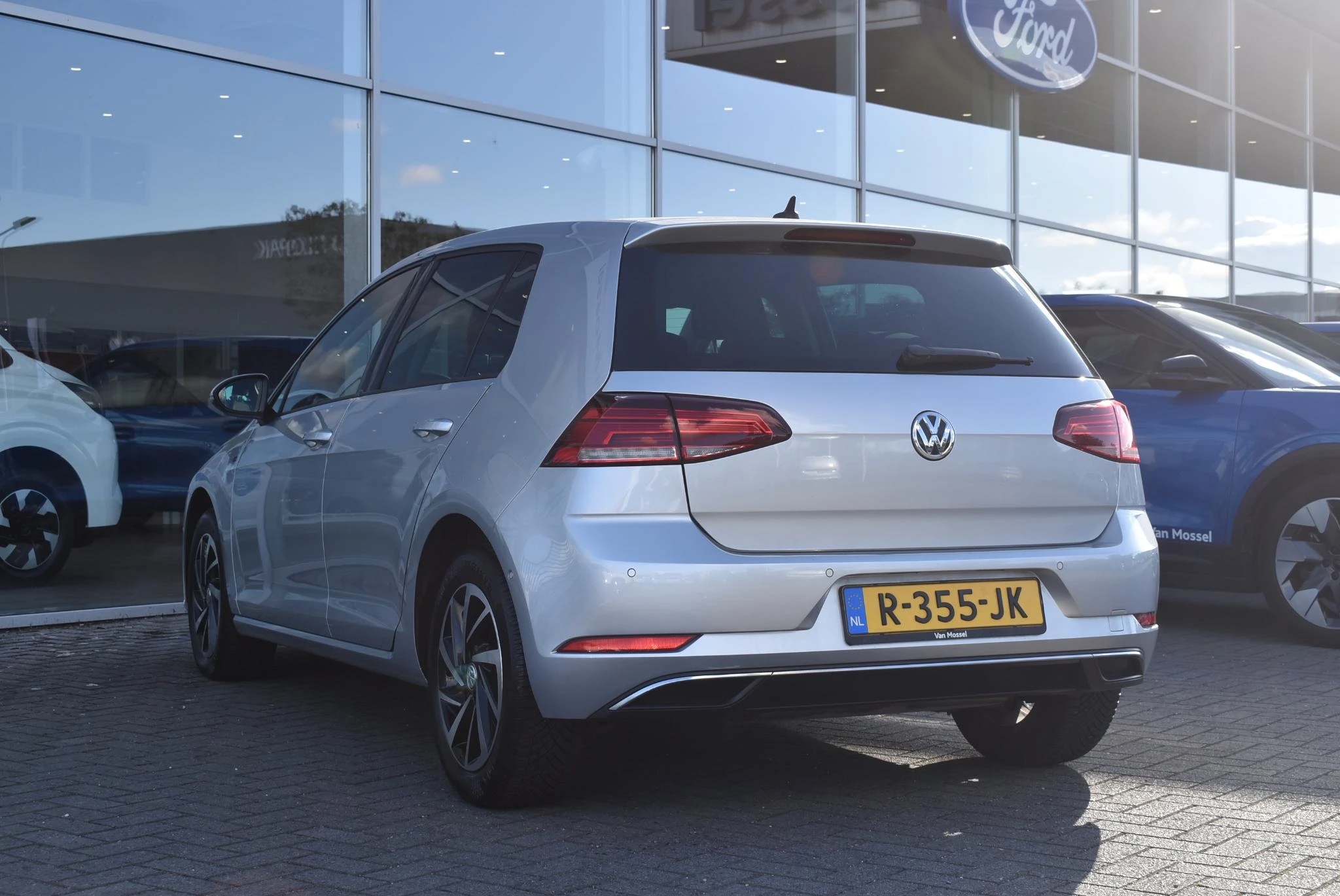 Volkswagen-Golf-image-6