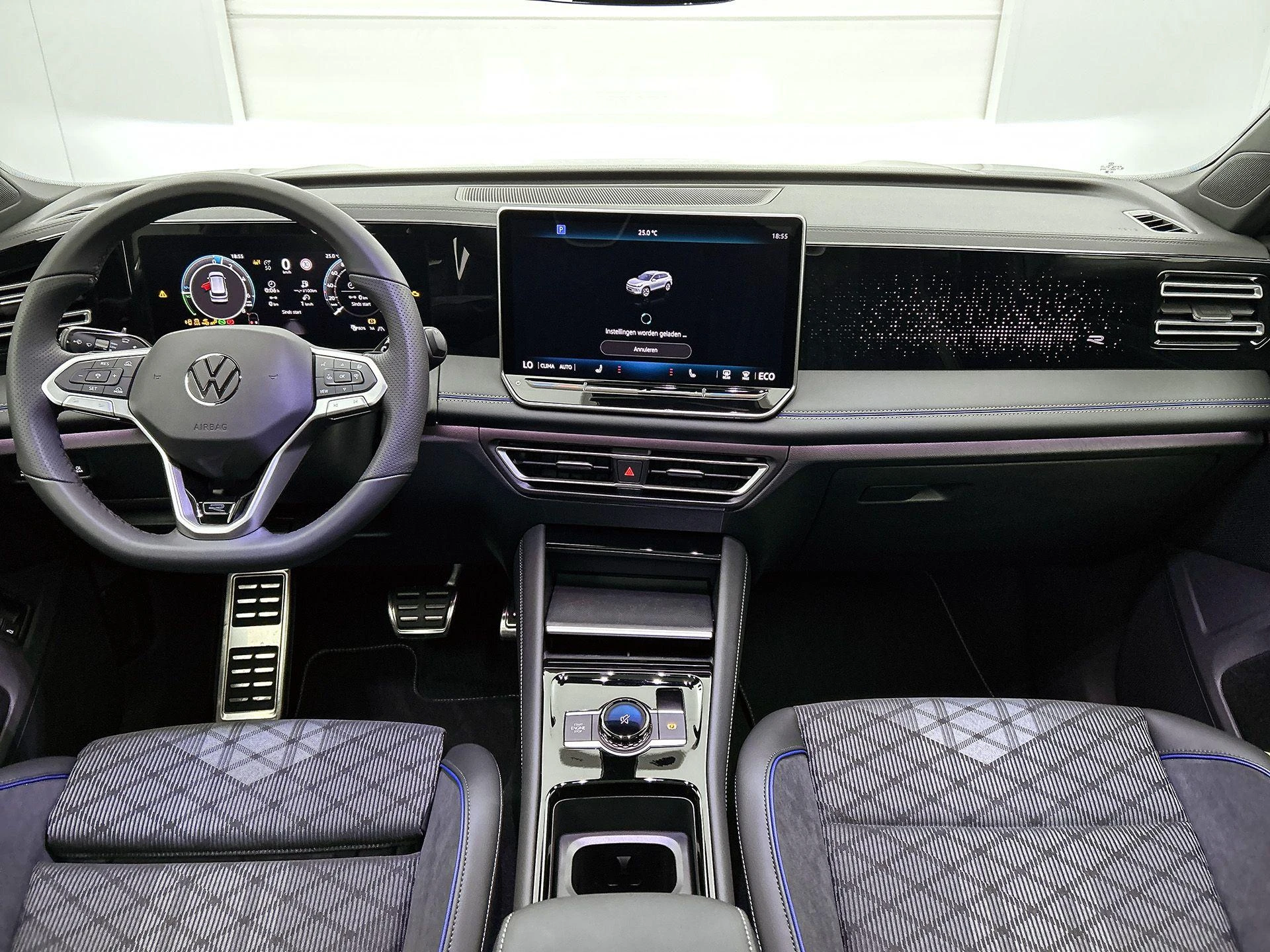 Volkswagen-Tiguan-image-25