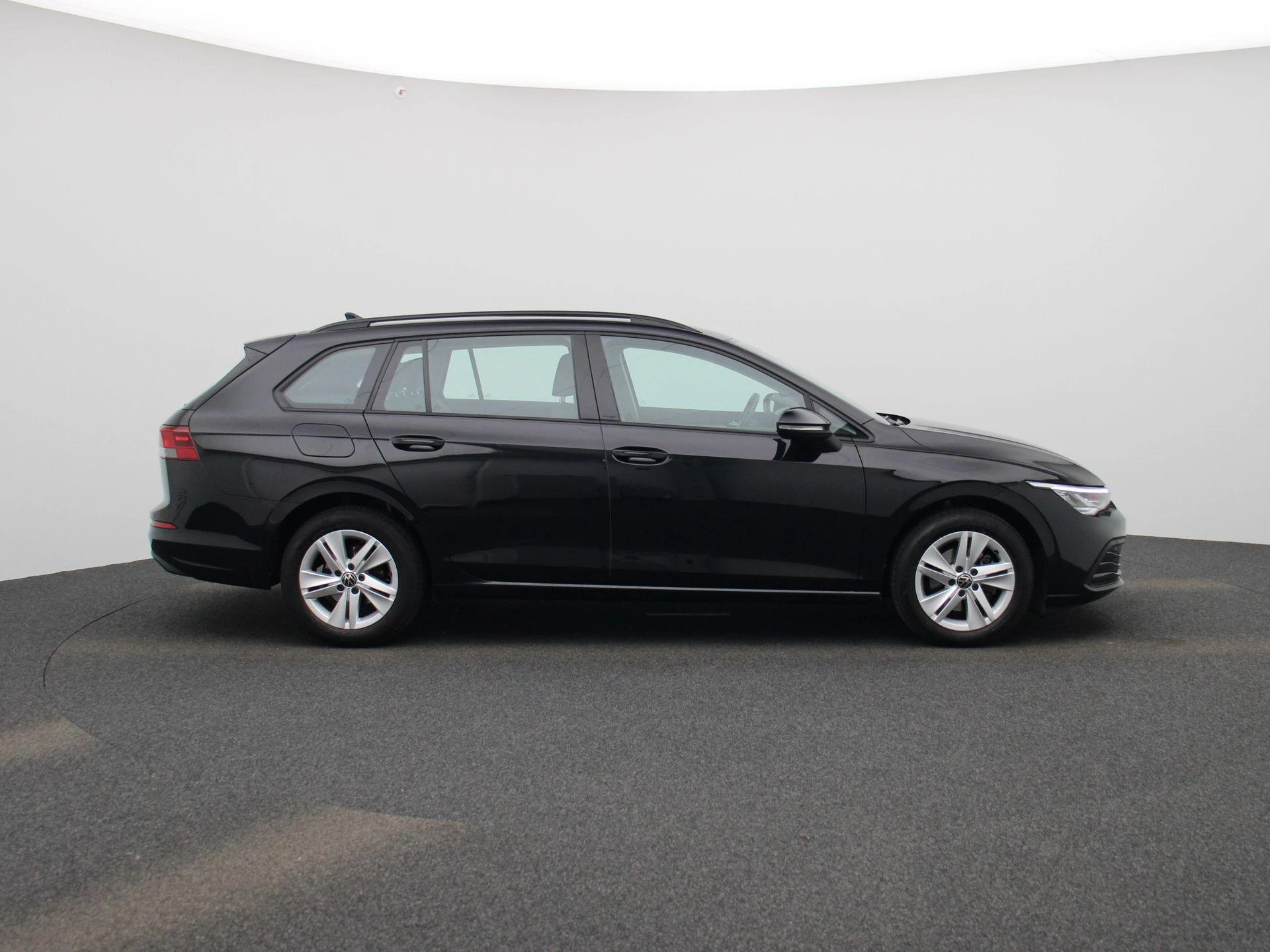Volkswagen-Golf-image-7