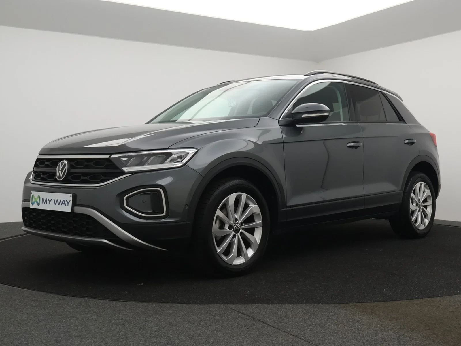 Volkswagen-T-Roc-image-0