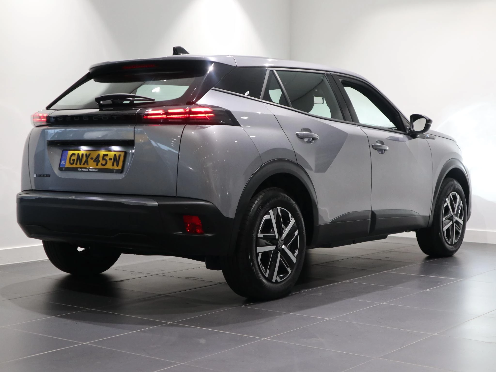 Peugeot-e-2008-image-4