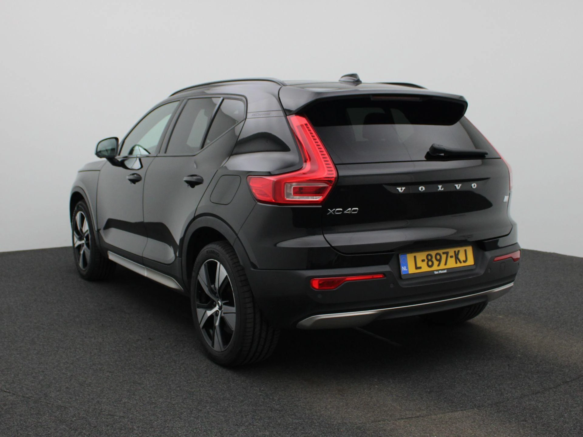 Volvo-XC40-image-1