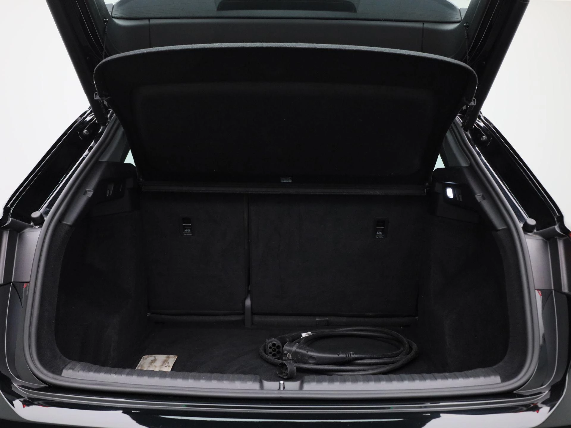 Audi-Q4 e-tron-image-13
