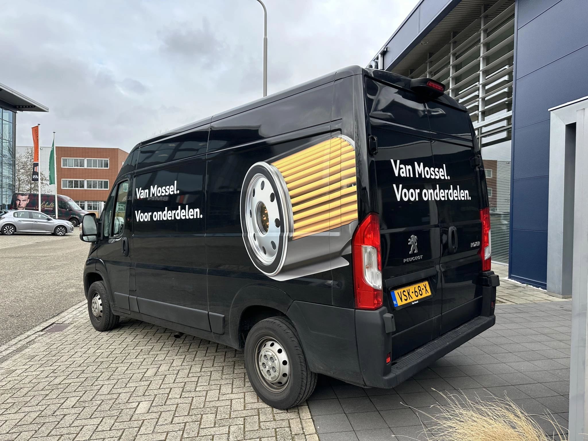 Peugeot Boxer 330 2.2 BlueHDi 120 L2H2 Asphalt